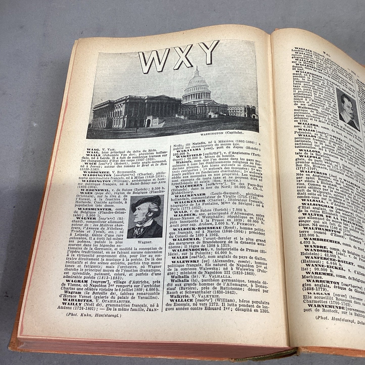Nouveau Petit Larousse Illustre 1940 Edition - Paris