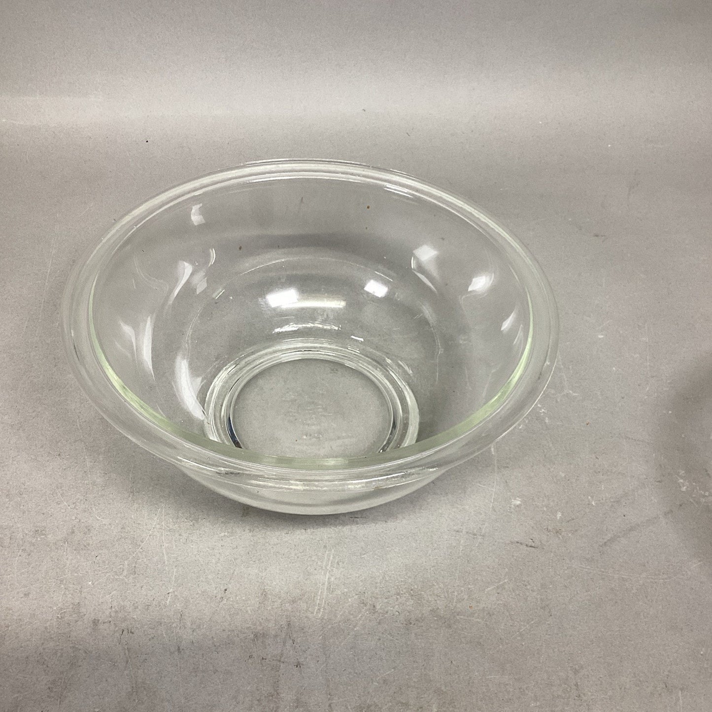 Set Of 2 Glass Pyrex-R Nesting Mixing Bowls Set - 1 QT & 1.5 QT