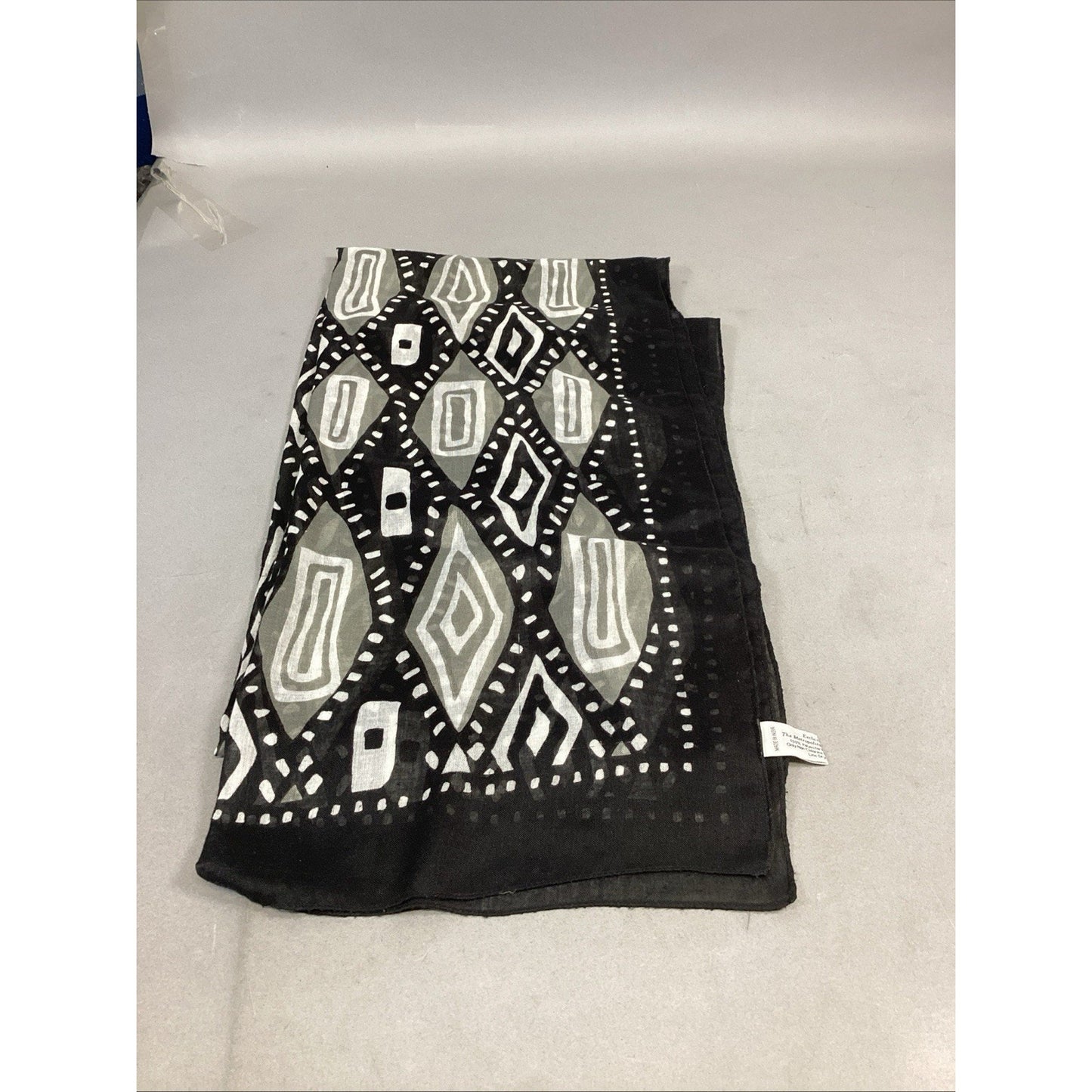 The Metropolitan Museum Of Art Black White Geometric Rectangular Scarf - 71x20”