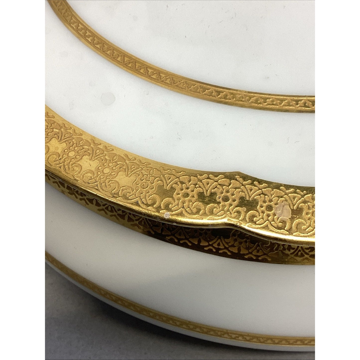 Haviland Limoges Round Covered Vegetable Dish W/ Gold Trim - # 32681