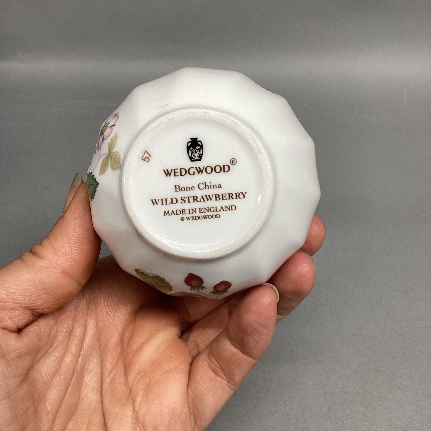 Vintage Wedgwood Bone China Wild Strawberry Bud Vase - 5 3/8”H - Made In England