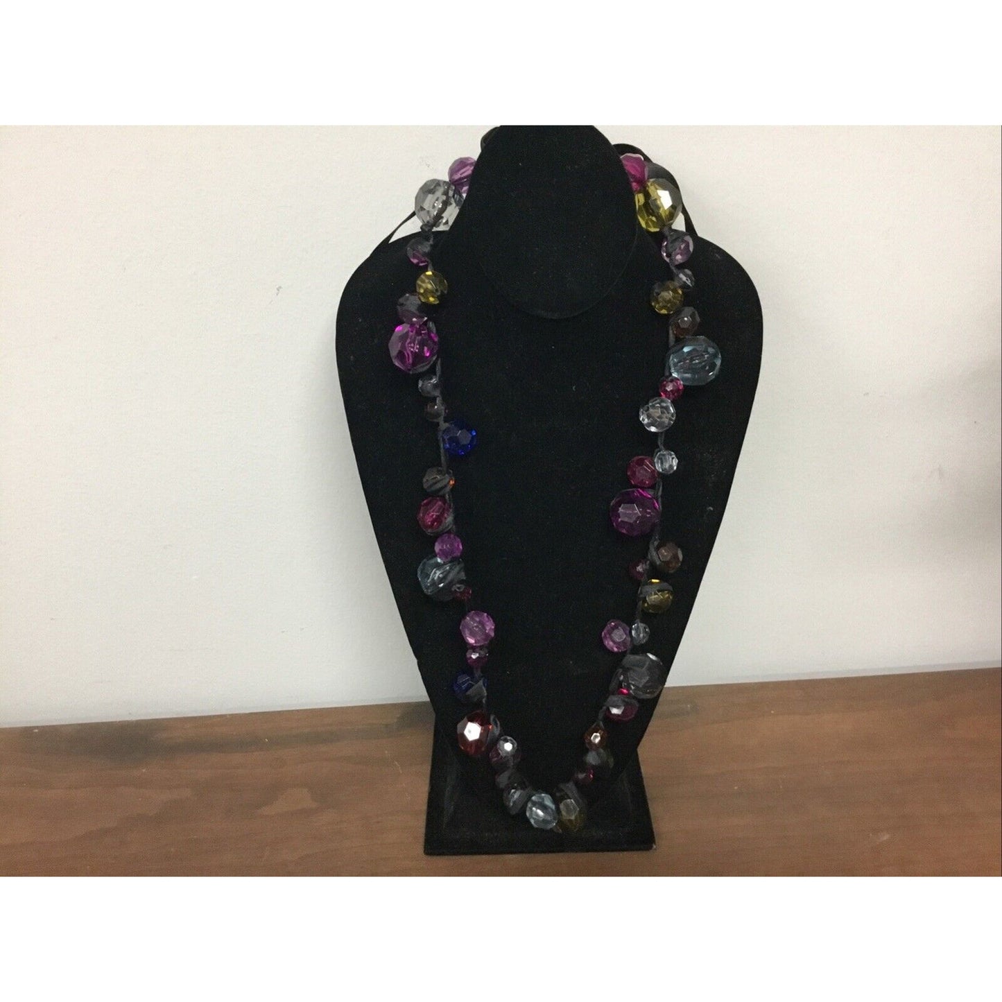 VINTAGE MULTICOLORED BEADED NECKLACE 18”