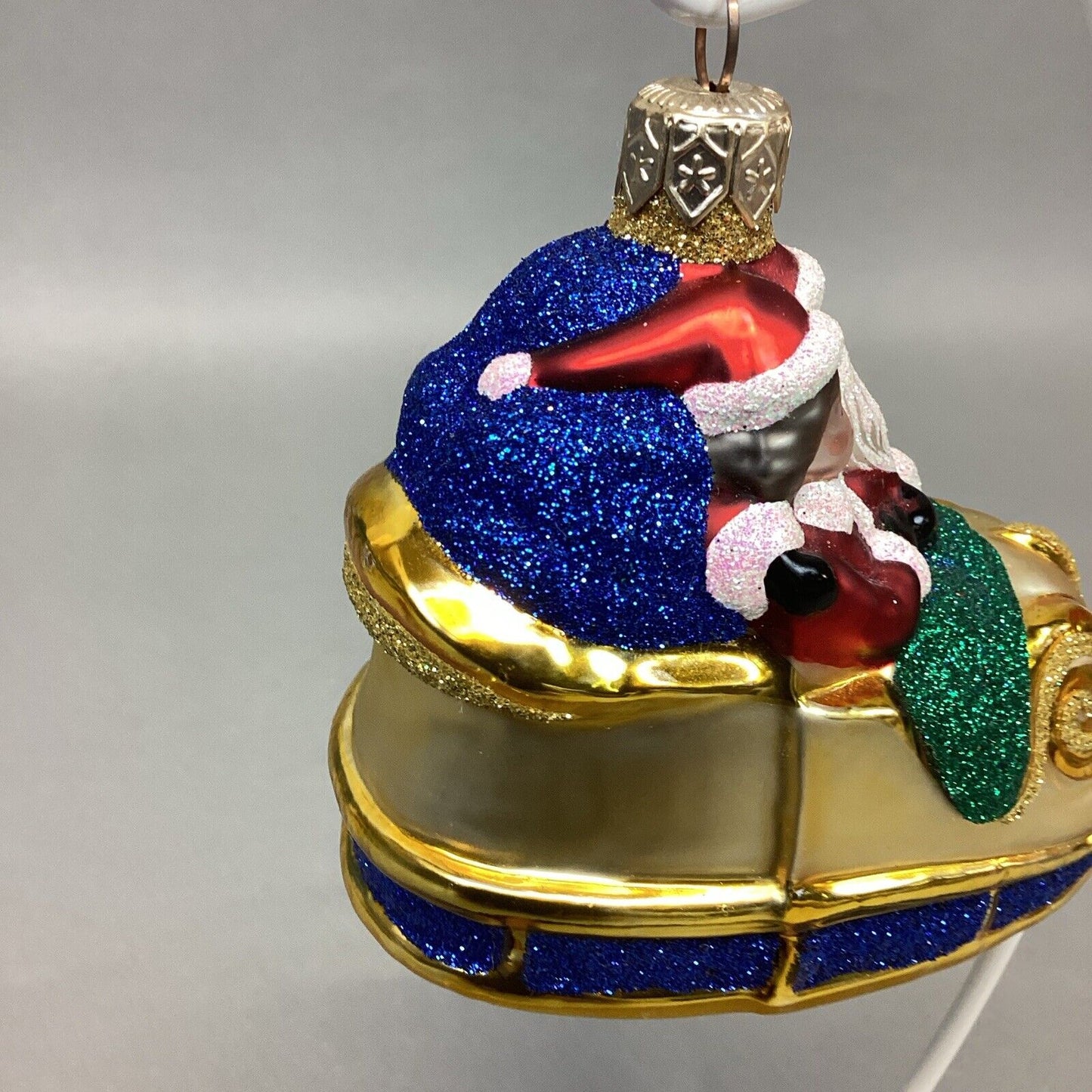 PATRICIA BREEN "Love is in the Air" Glass Christmas Ornament - No Tag