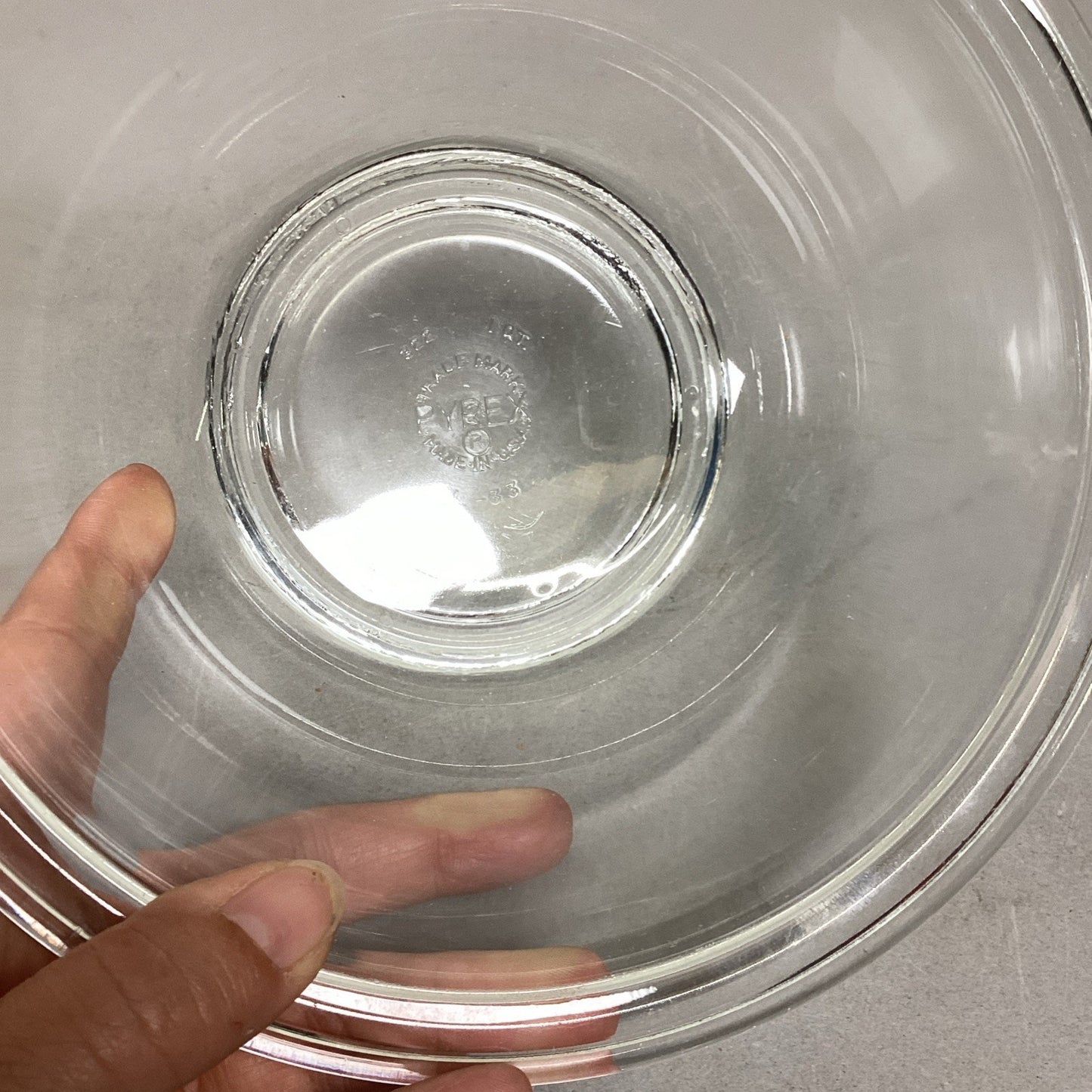 Set Of 2 Glass Pyrex-R Nesting Mixing Bowls Set - 1 QT & 1.5 QT