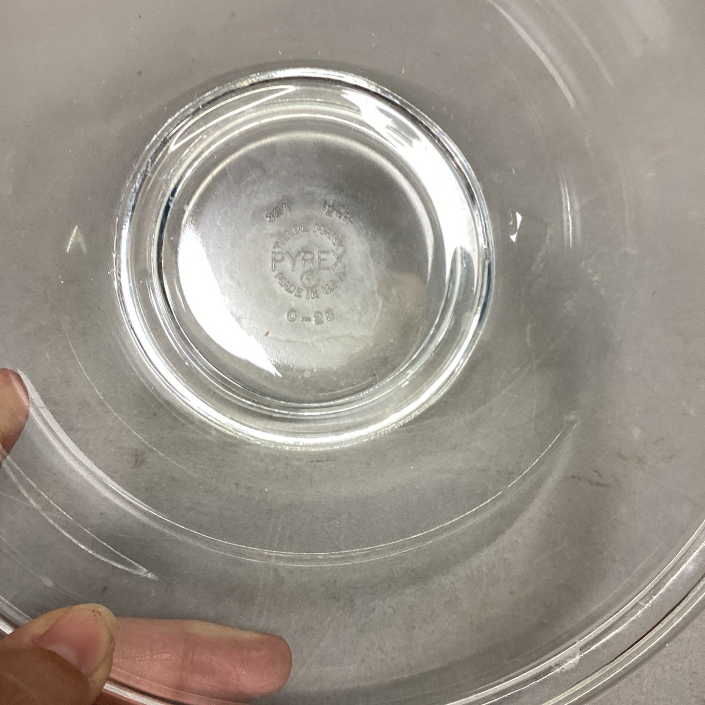 Set Of 2 Glass Pyrex-R Nesting Mixing Bowls Set - 1 QT & 1.5 QT