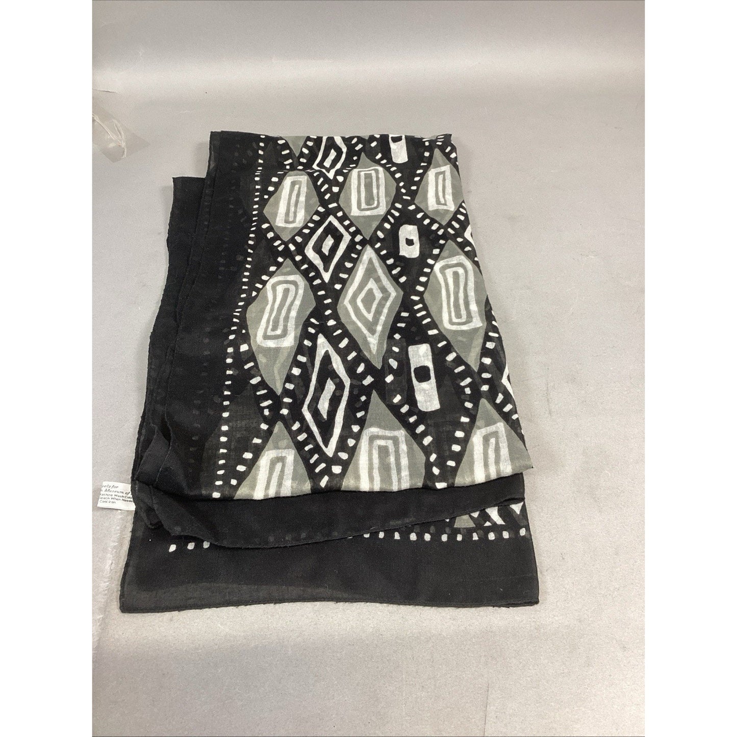 The Metropolitan Museum Of Art Black White Geometric Rectangular Scarf - 71x20”
