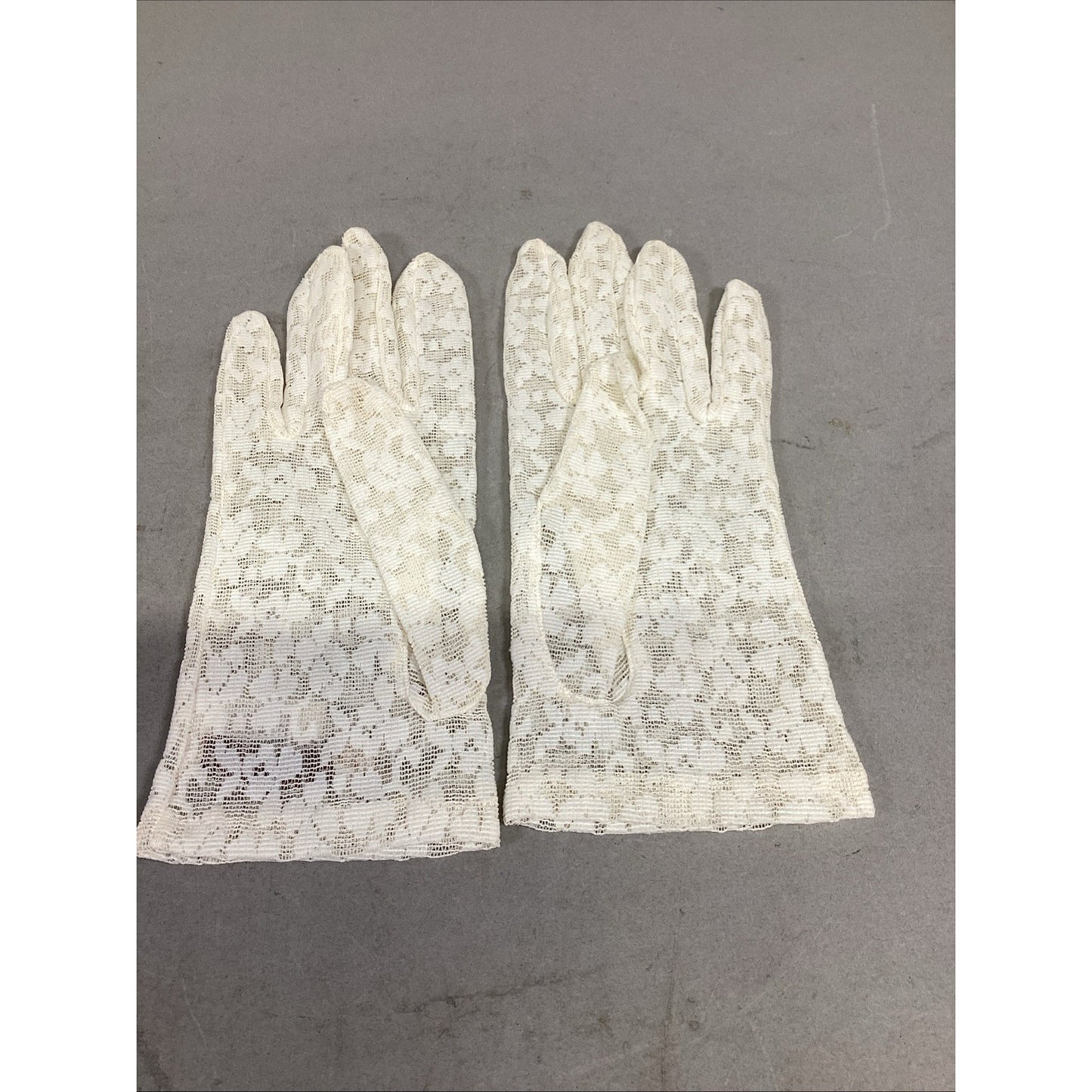 Set Of 3 Bloomingdale’s Women’s Gloves -Pink, Tan - Italy & White Lace - Austria