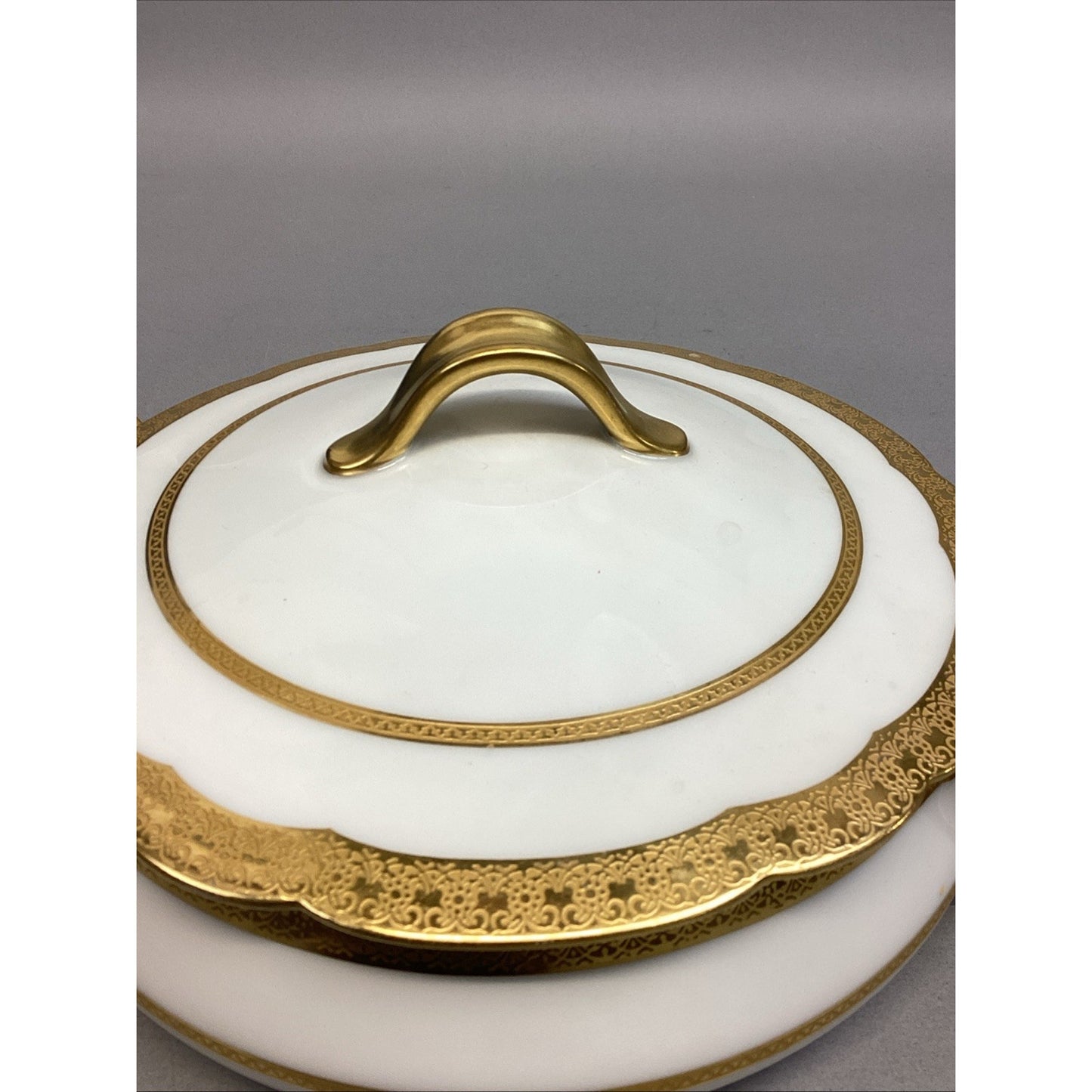Haviland Limoges Round Covered Vegetable Dish W/ Gold Trim - # 32681