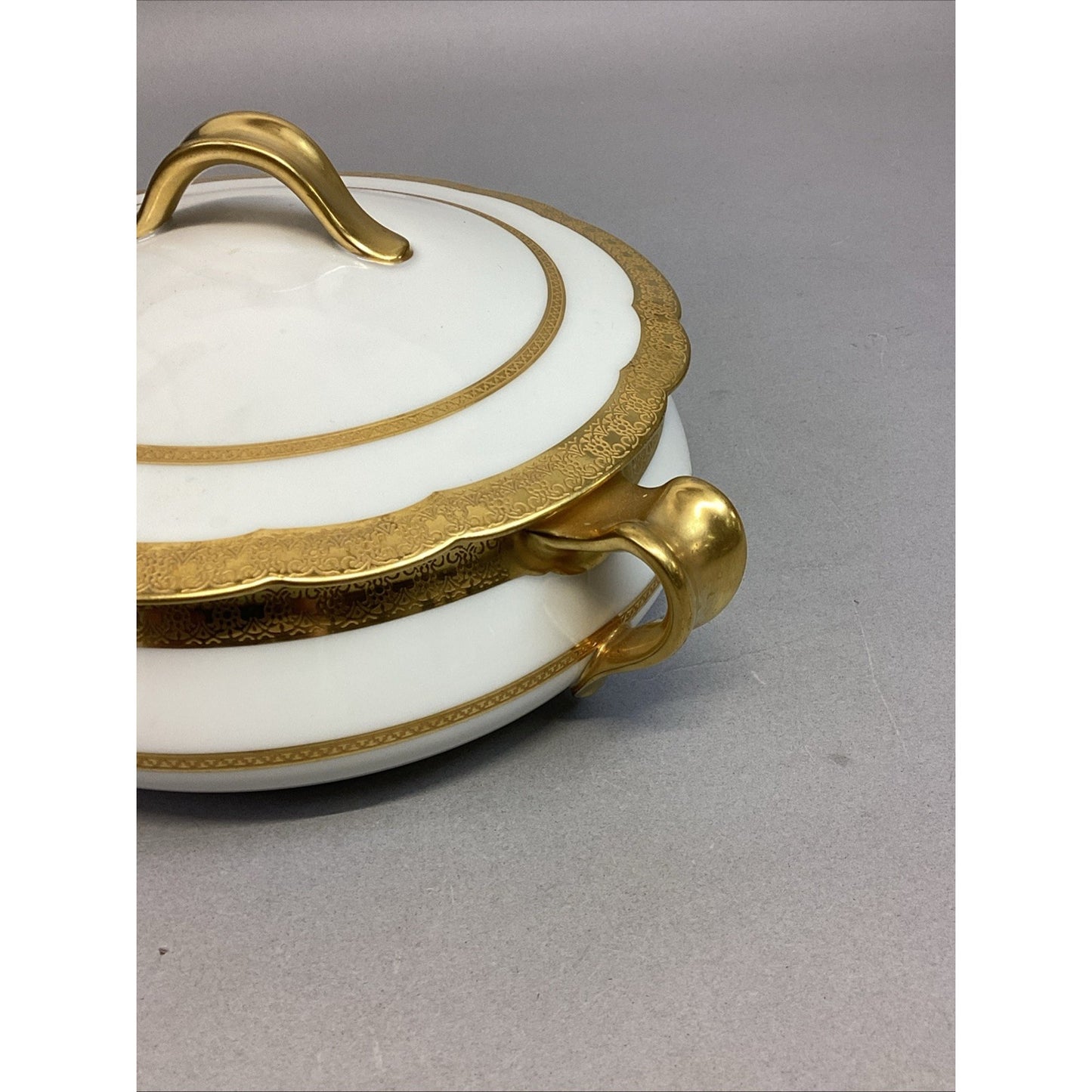 Haviland Limoges Round Covered Vegetable Dish W/ Gold Trim - # 32681