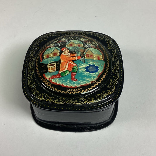 Russian Lacquer Hand-Painted Papier Mache Signed Trinket Box