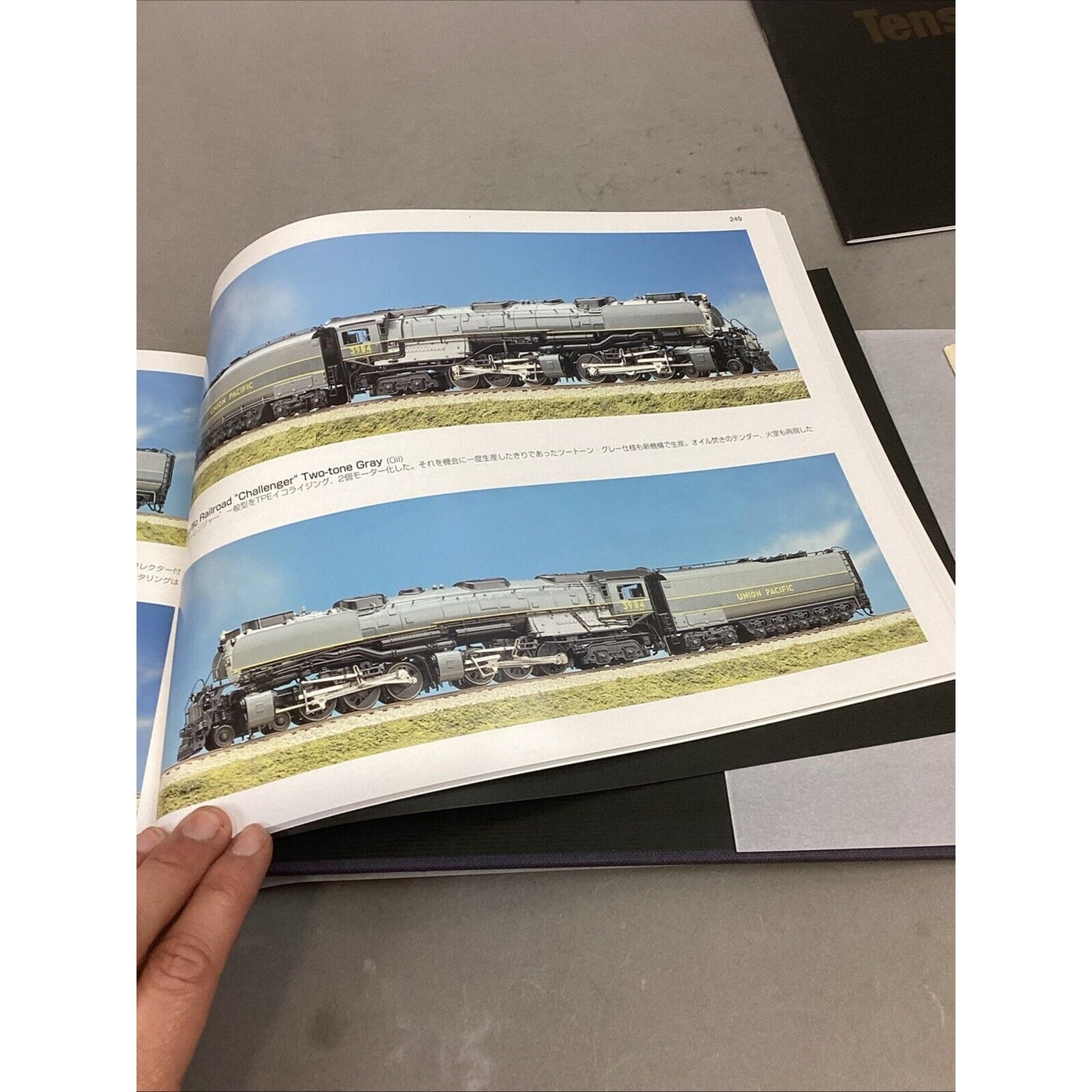Tenshodo Book 1949-1999 Hardback in Plastic Case w/ 2 Inserts - English/Chinese