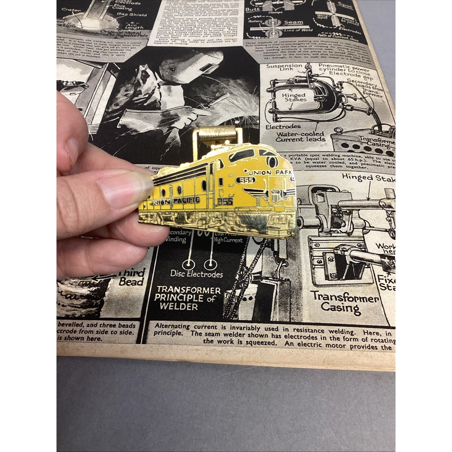 Rare VTG MODERN WONDER Magazine- September 24, 1938 W/ Union Pacific RR Keychain