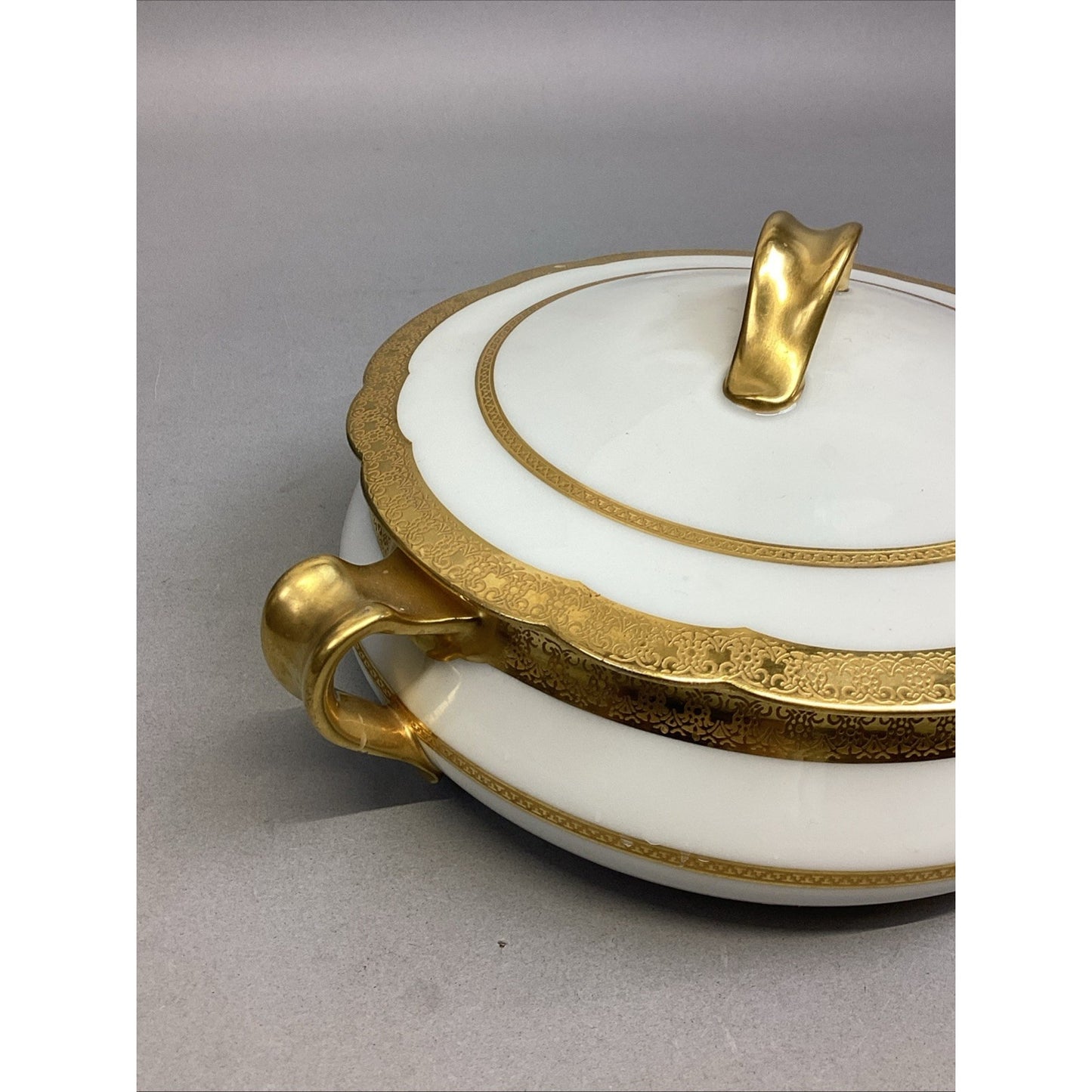 Haviland Limoges Round Covered Vegetable Dish W/ Gold Trim - # 32681