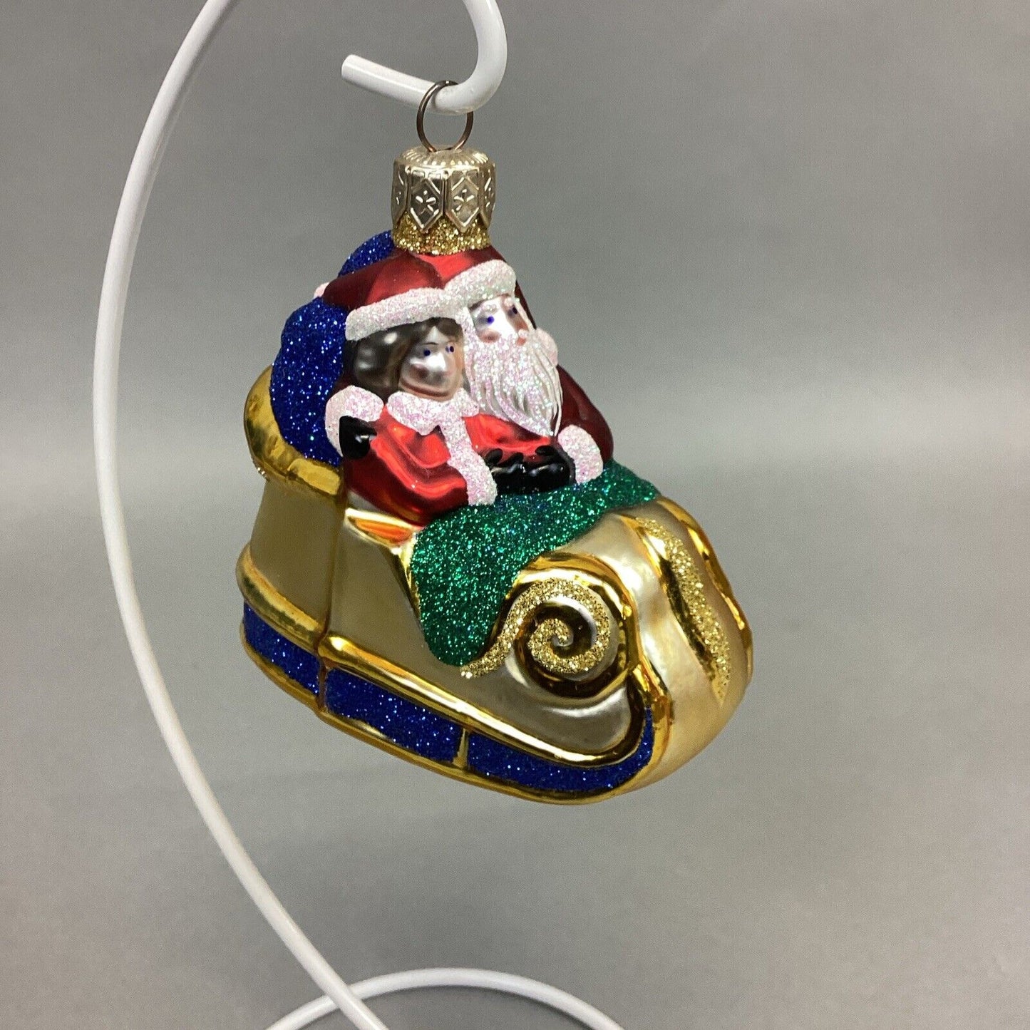 PATRICIA BREEN "Love is in the Air" Glass Christmas Ornament - No Tag