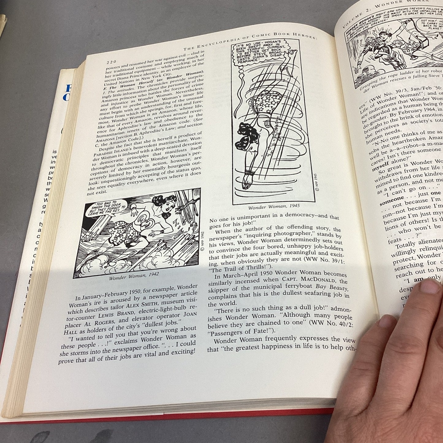 The Encyclopedia of Comic Book Heroes - 500 Entries - 1976 - Hardcover - 253 Pgs