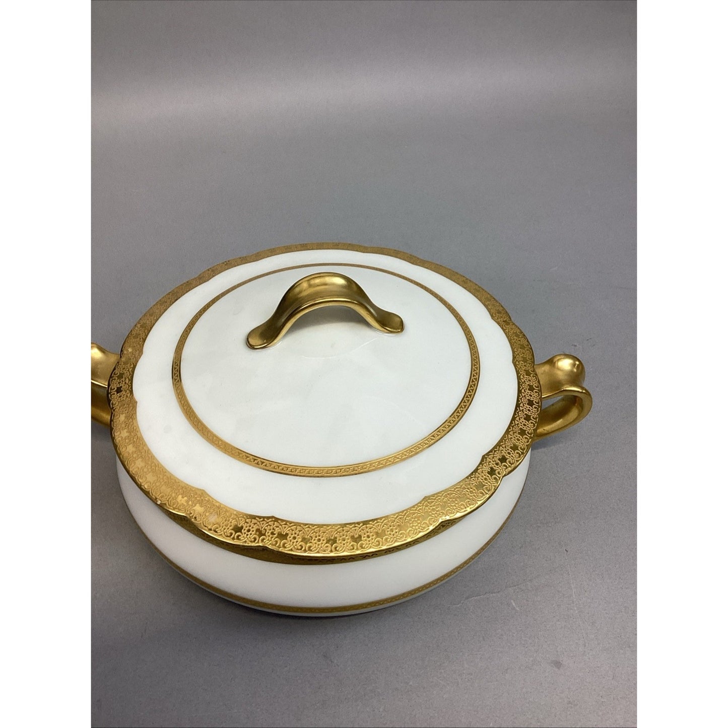 Haviland Limoges Round Covered Vegetable Dish W/ Gold Trim - # 32681