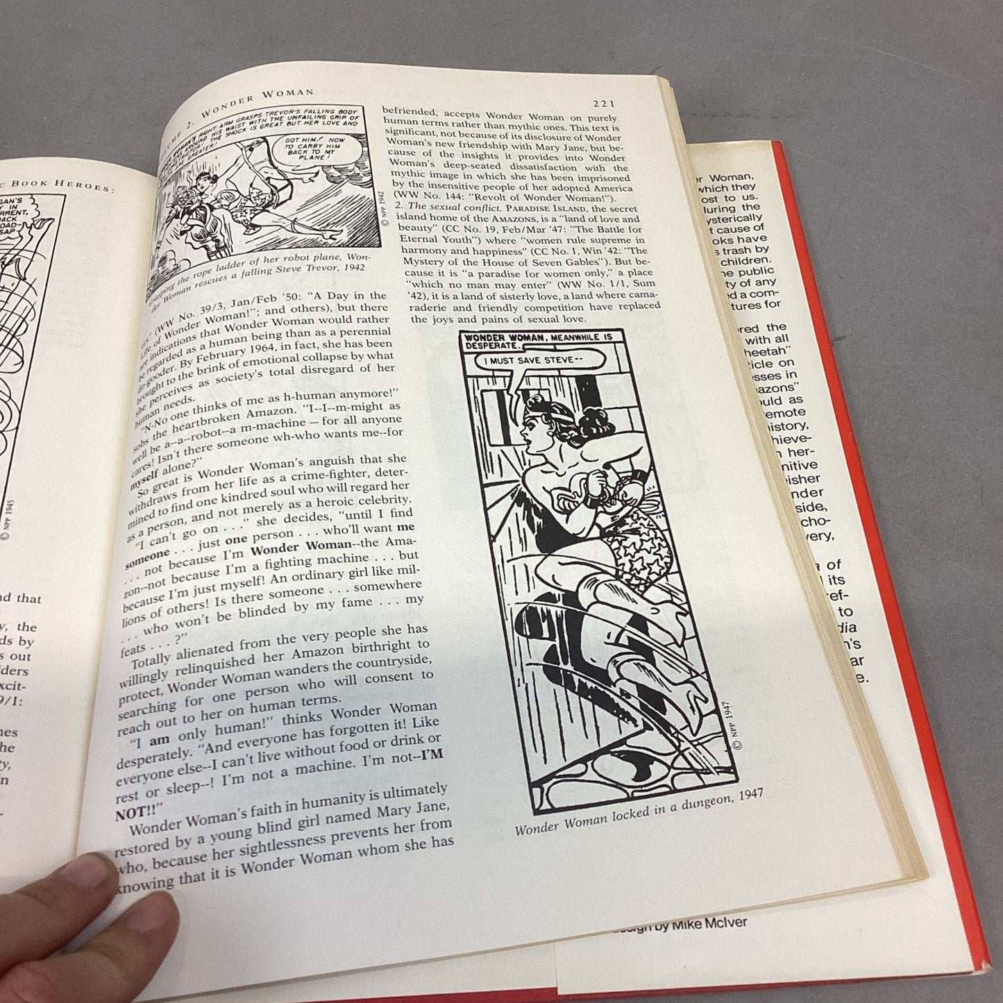 The Encyclopedia of Comic Book Heroes - 500 Entries - 1976 - Hardcover - 253 Pgs