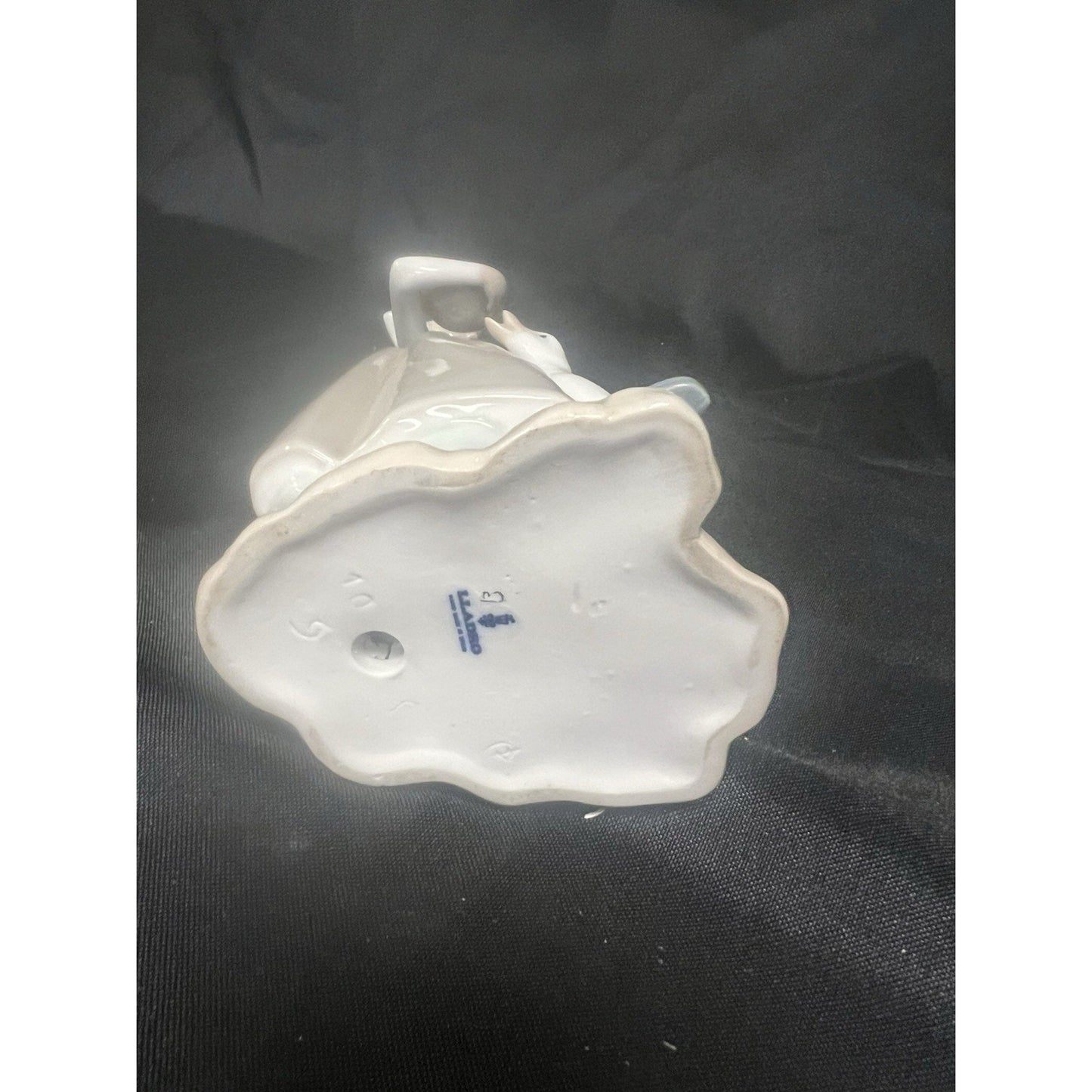 Lladro #1052 Girl Feeding Goose Duck Porcelain Figurine