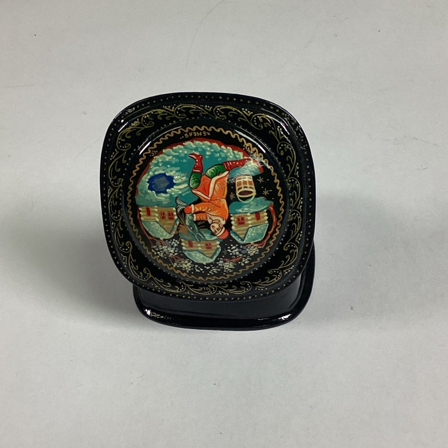 Russian Lacquer Hand-Painted Papier Mache Signed Trinket Box