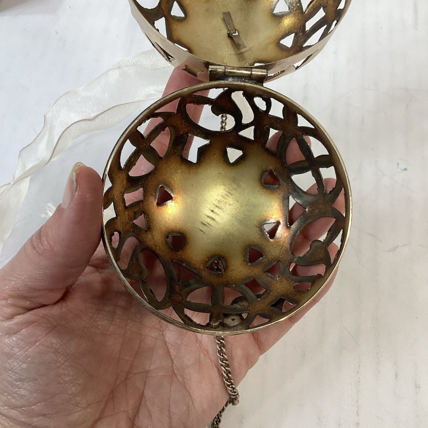 Silver-Plated Pomander Potpourri Ornament Ball Hinged Perforated Sphere Decor