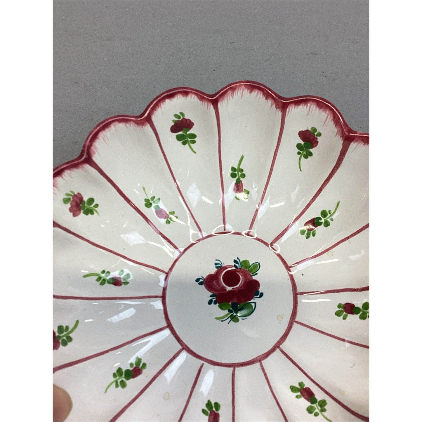 VINTAGE GMUNDNER KERAMIK AUSTRIA Rose Floral Streublumen Scalloped Bowl #040-2