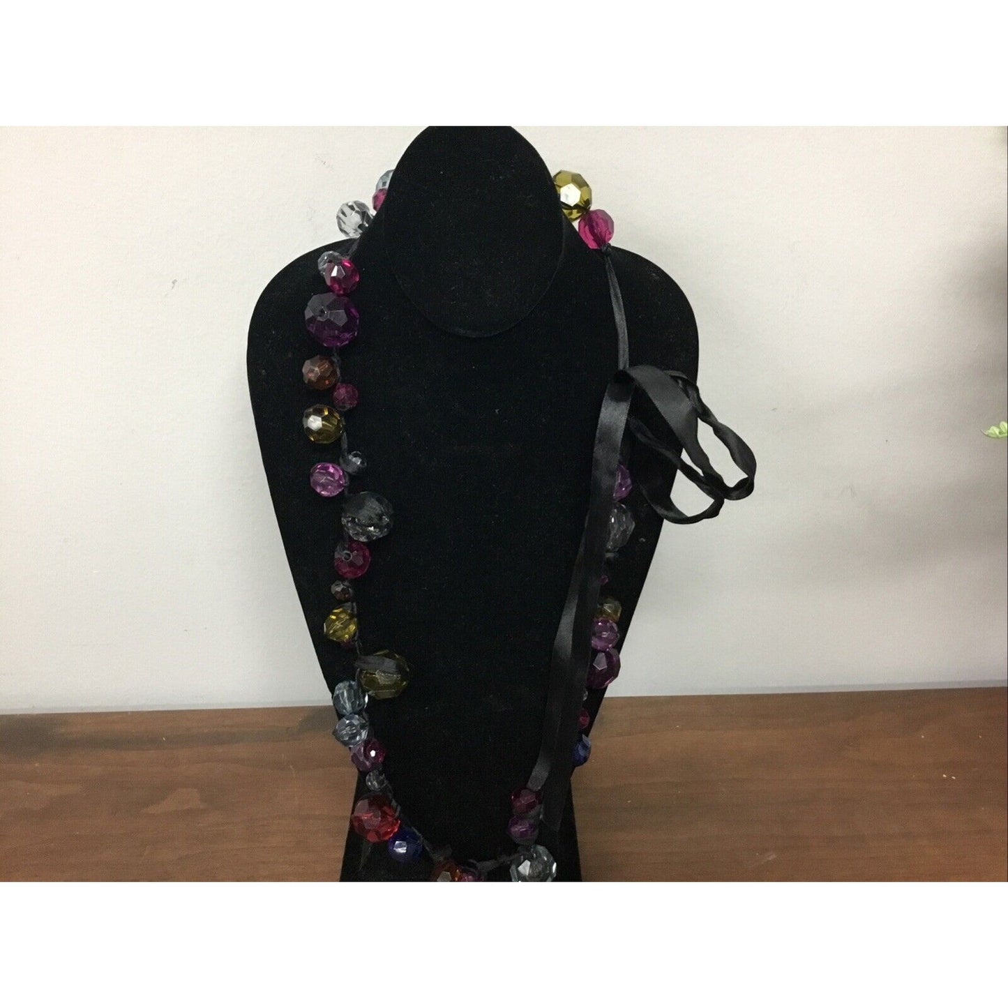 VINTAGE MULTICOLORED BEADED NECKLACE 18”
