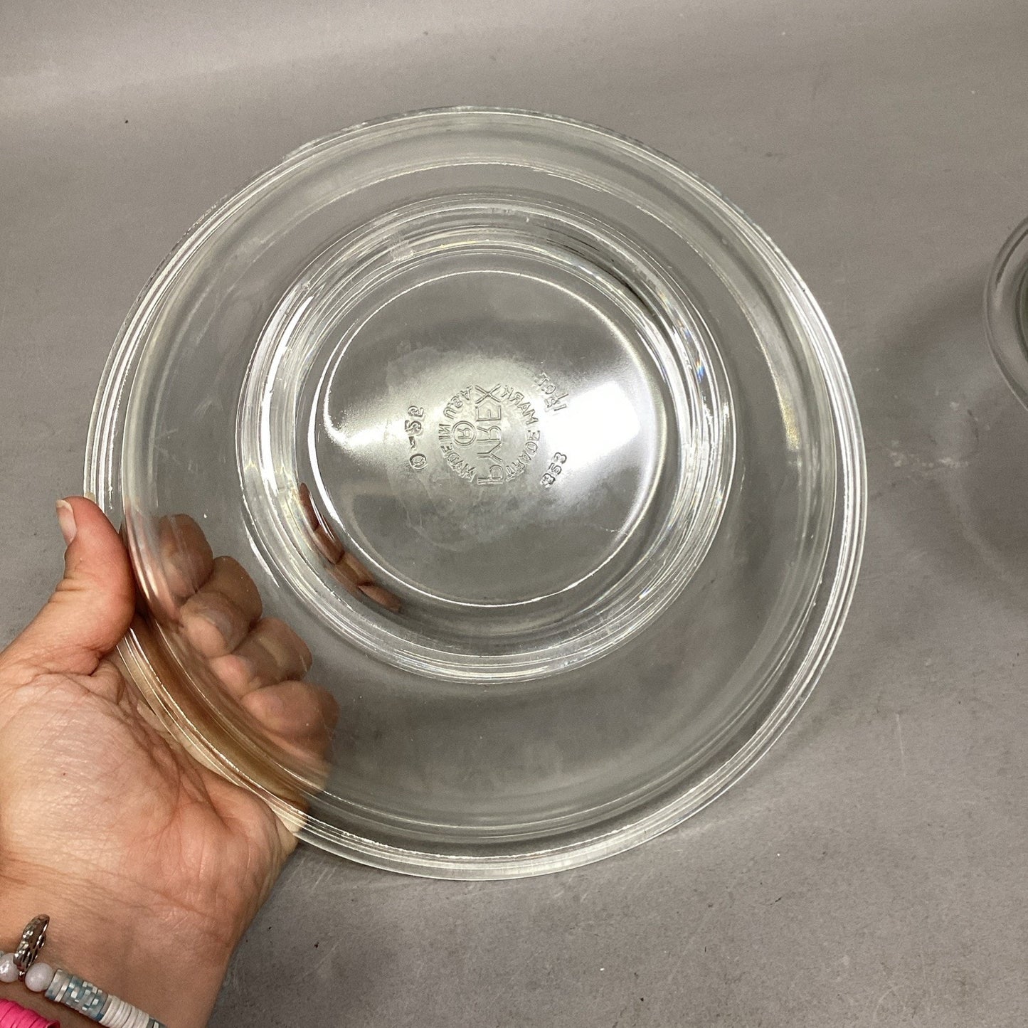 Set Of 2 Glass Pyrex-R Nesting Mixing Bowls Set - 1 QT & 1.5 QT