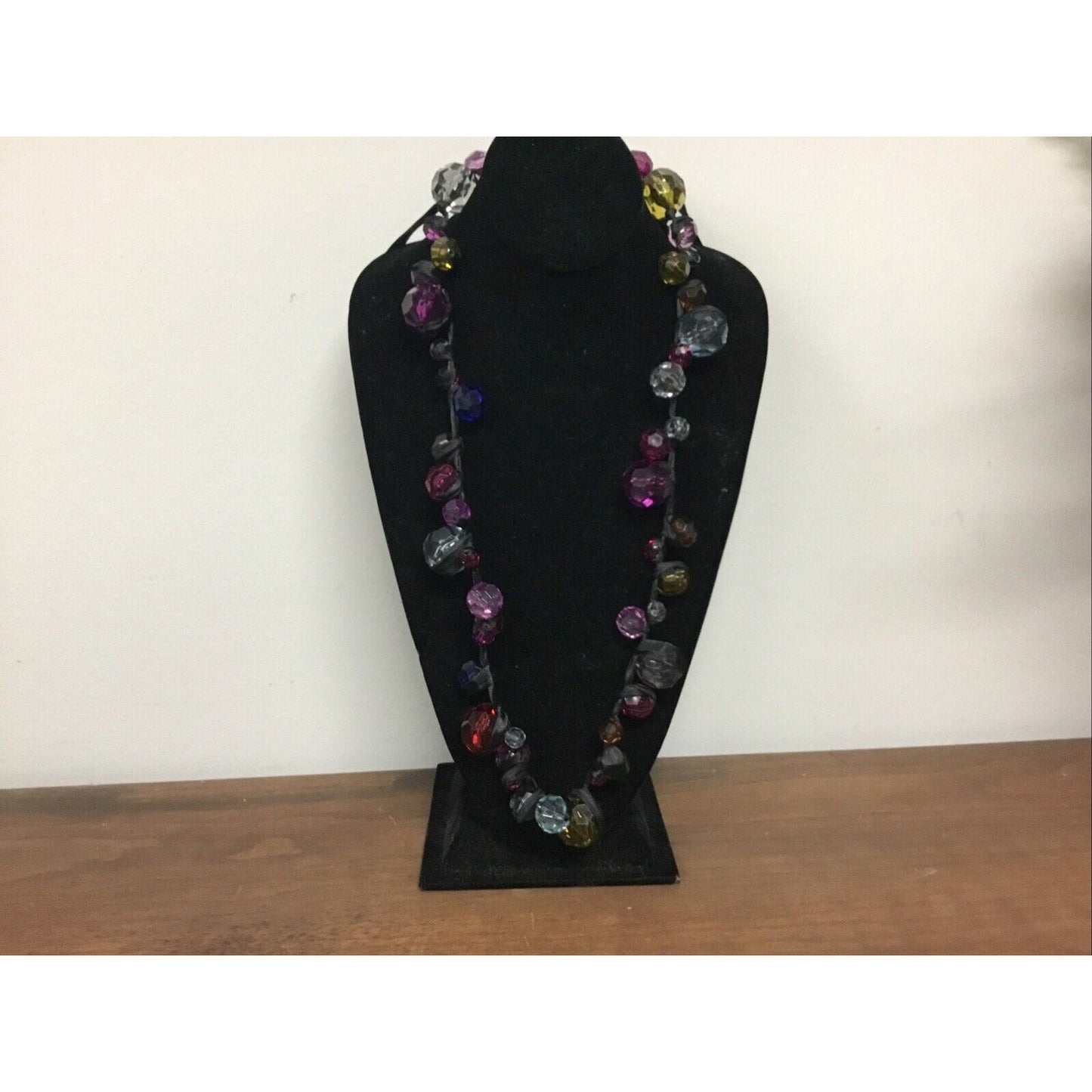 VINTAGE MULTICOLORED BEADED NECKLACE 18”