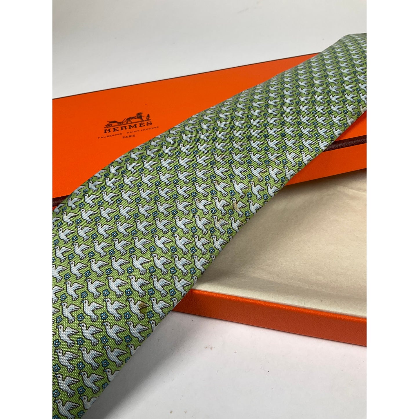 Men’s Hermès Dove Tie REF: 5568 MA | No Box