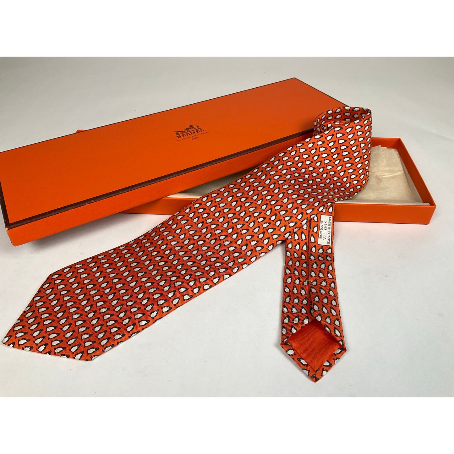 Men’s Hermès Penguin Tie REF: 5143 HA | No Box