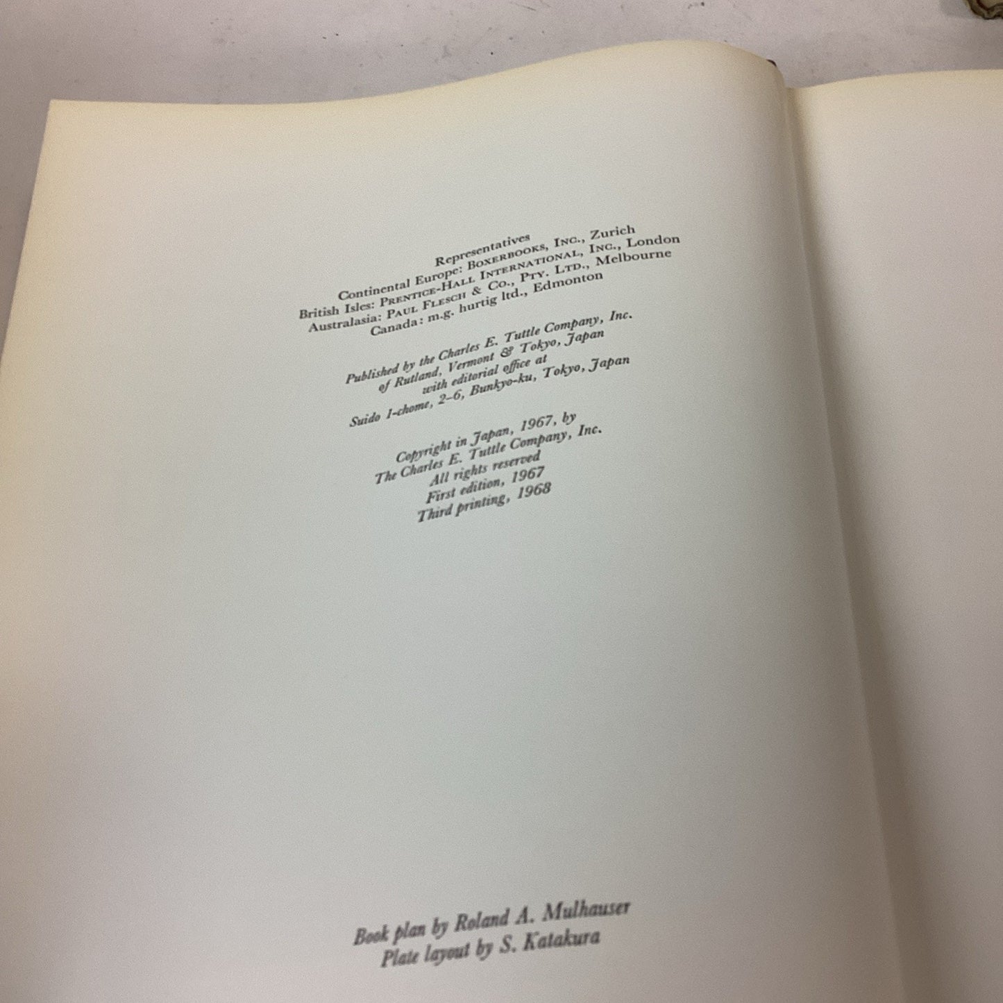 Art Glass Nouveau And Carved & Decorated European Art Glass Hardcover Books