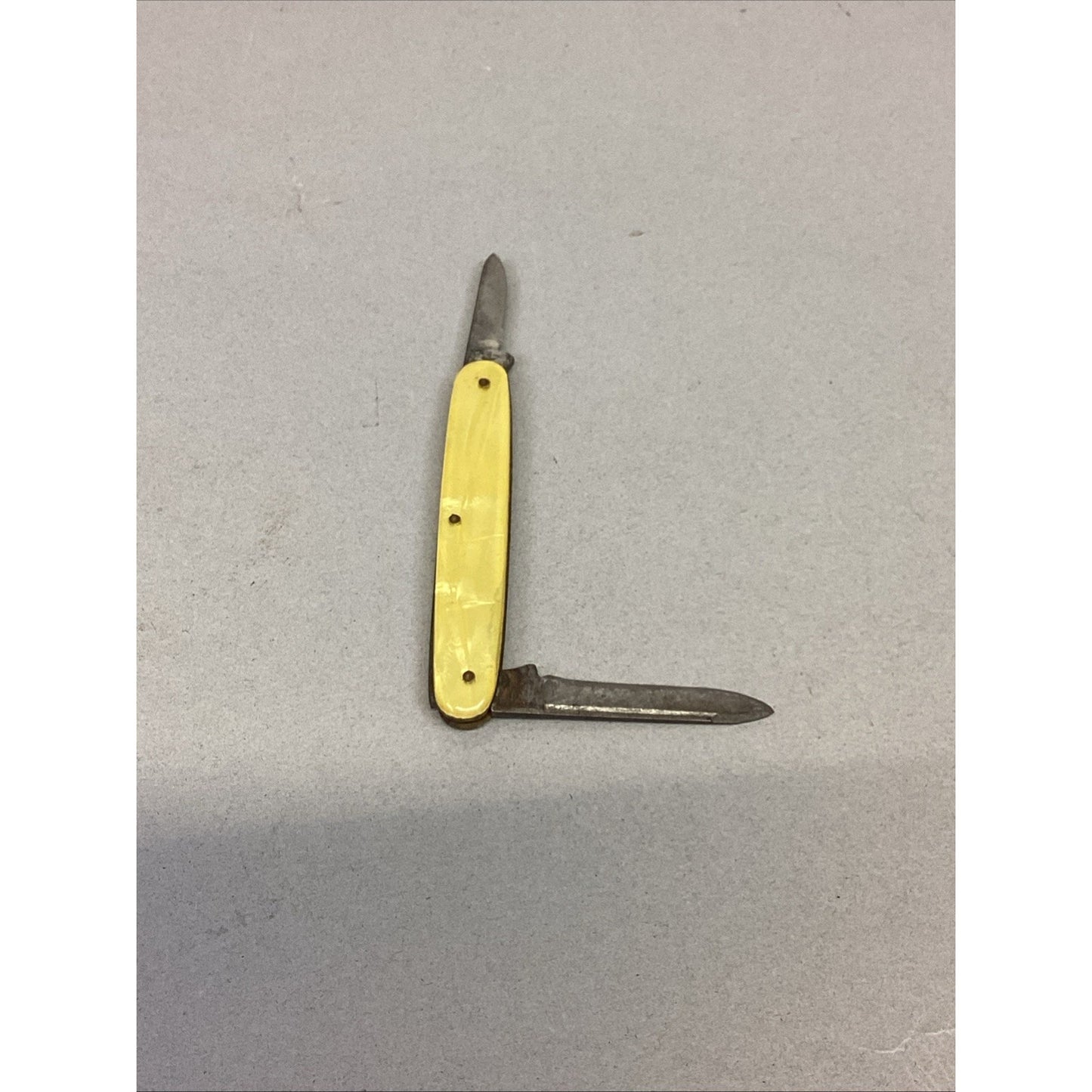 Vintage Yellow Fairmount Cutlery Co. 2 Blade Pocket Knife