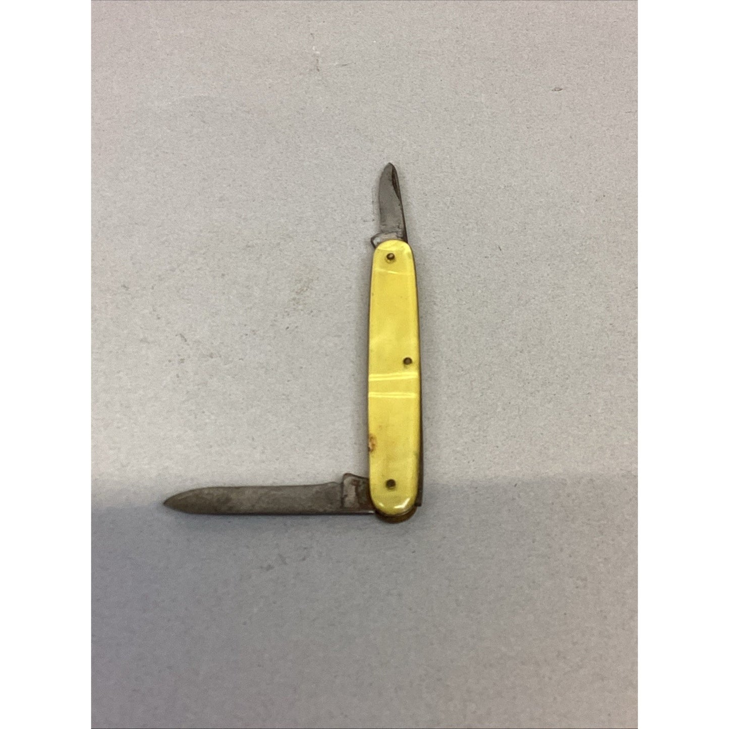Vintage Yellow Fairmount Cutlery Co. 2 Blade Pocket Knife