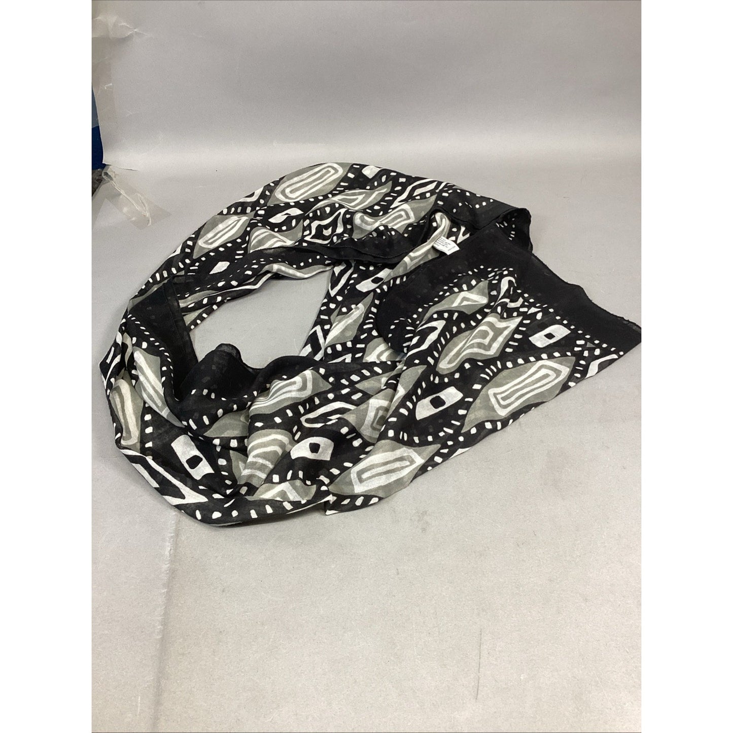 The Metropolitan Museum Of Art Black White Geometric Rectangular Scarf - 71x20”