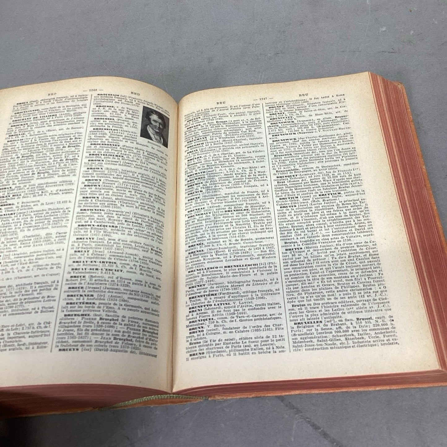 Nouveau Petit Larousse Illustre 1940 Edition - Paris
