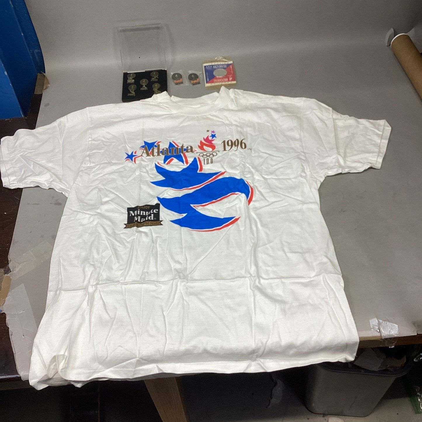USA Commemorative Atlanta 1996 Olympics Minute Maid XL T-Shirt/7 Pins/Medallion