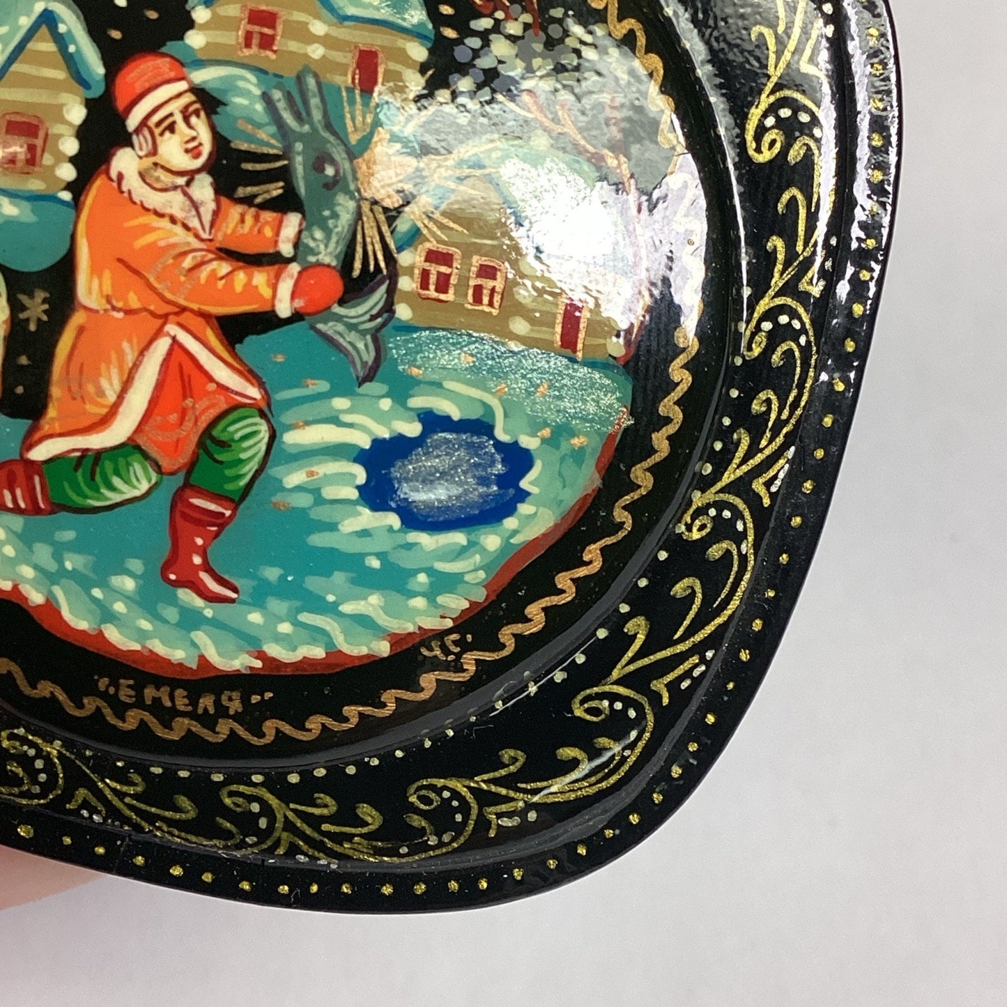 Russian Lacquer Hand-Painted Papier Mache Signed Trinket Box