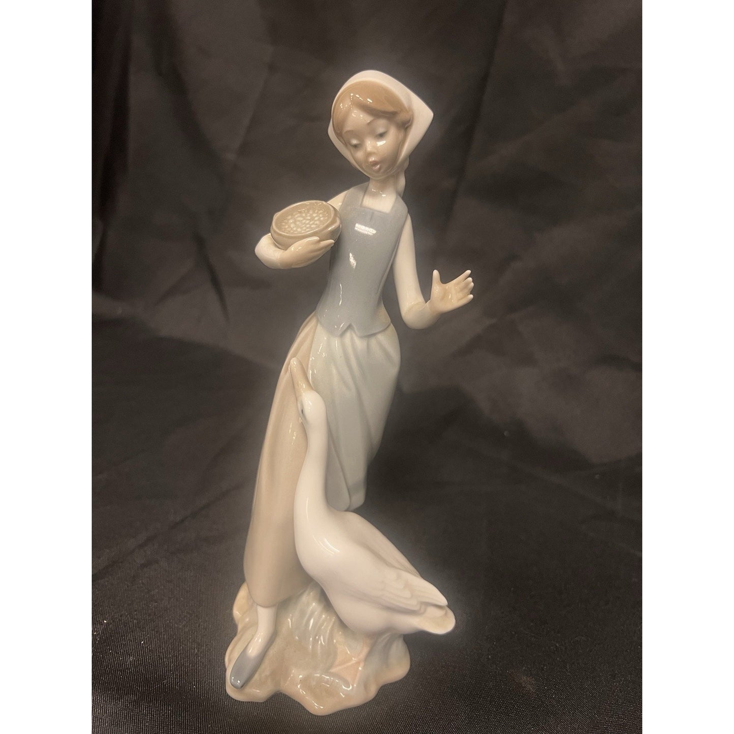 Lladro #1052 Girl Feeding Goose Duck Porcelain Figurine