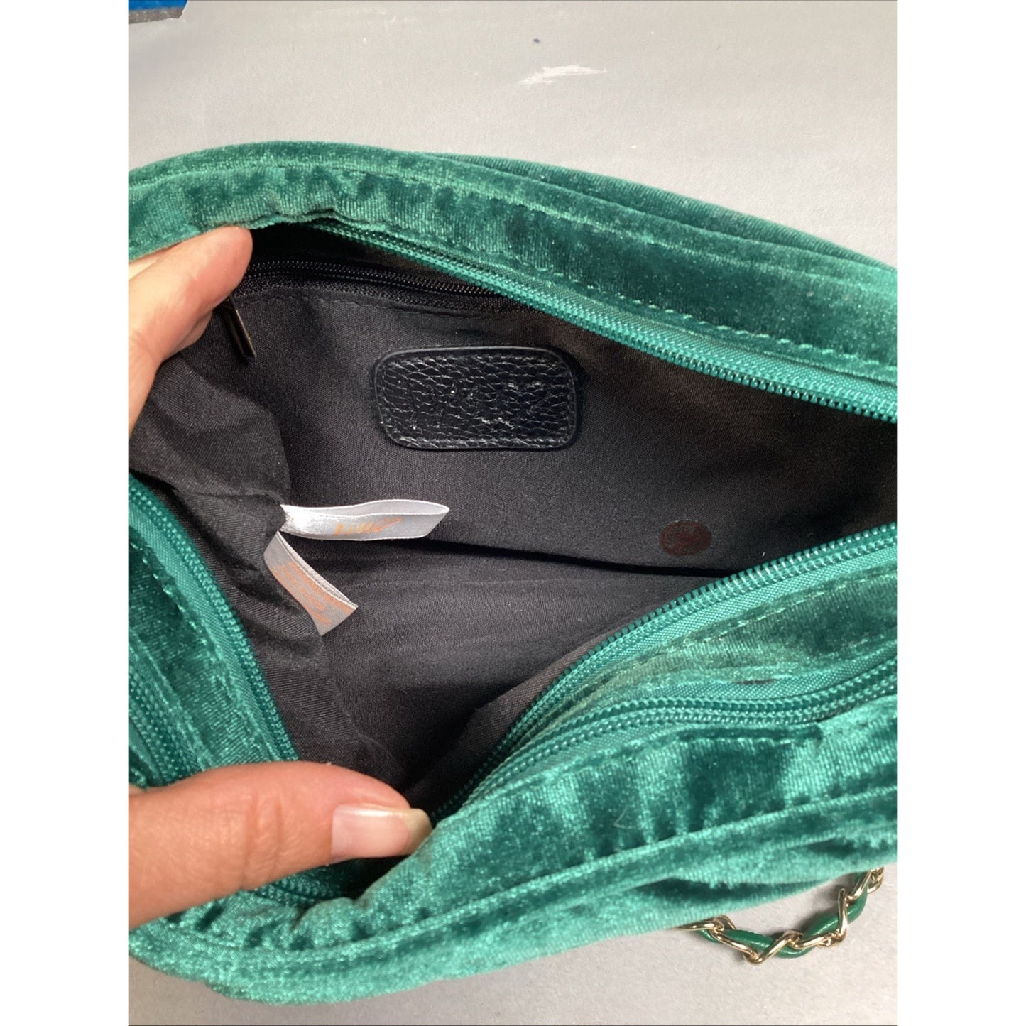 IMOSHION USA Green Velvet Crossbody Bag W/ Chain