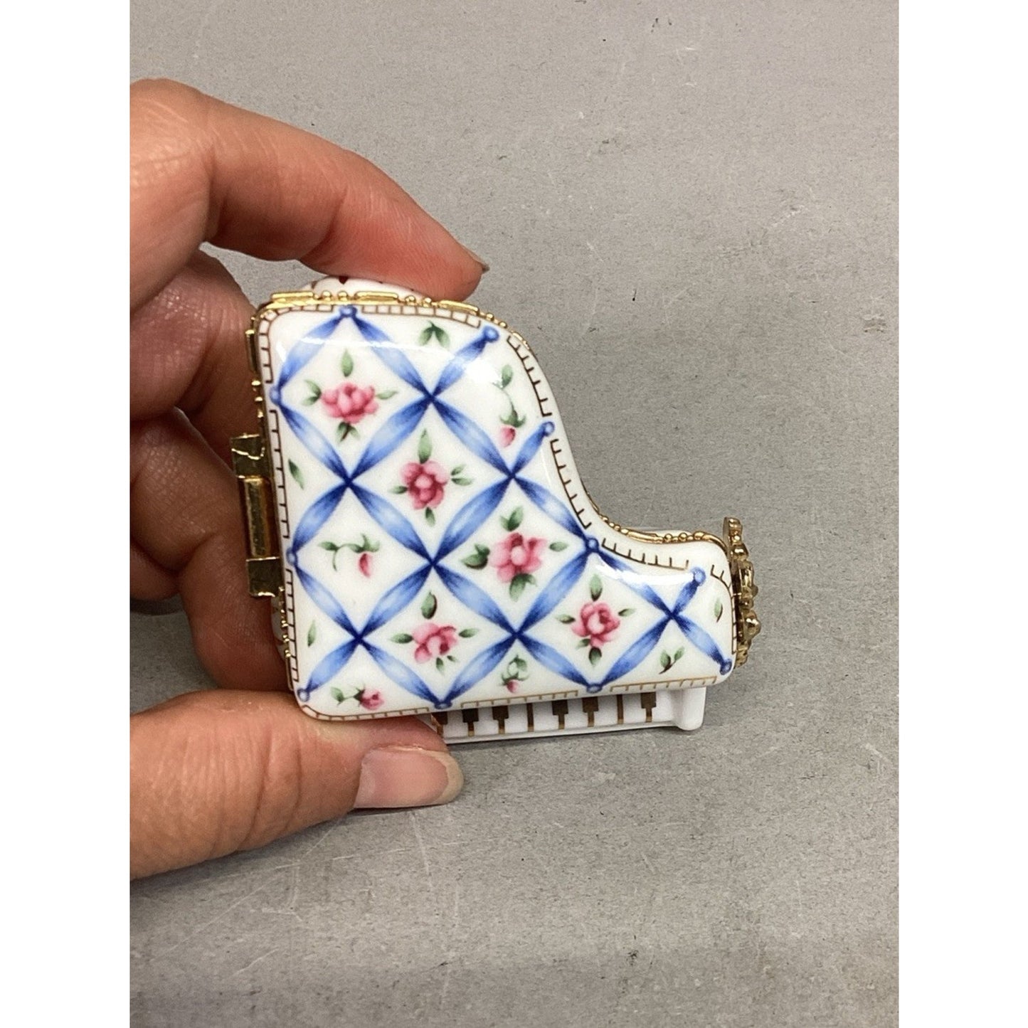 Lefton China 1997 #11176 - Piano Hinged Trinket Box Pink Flowers