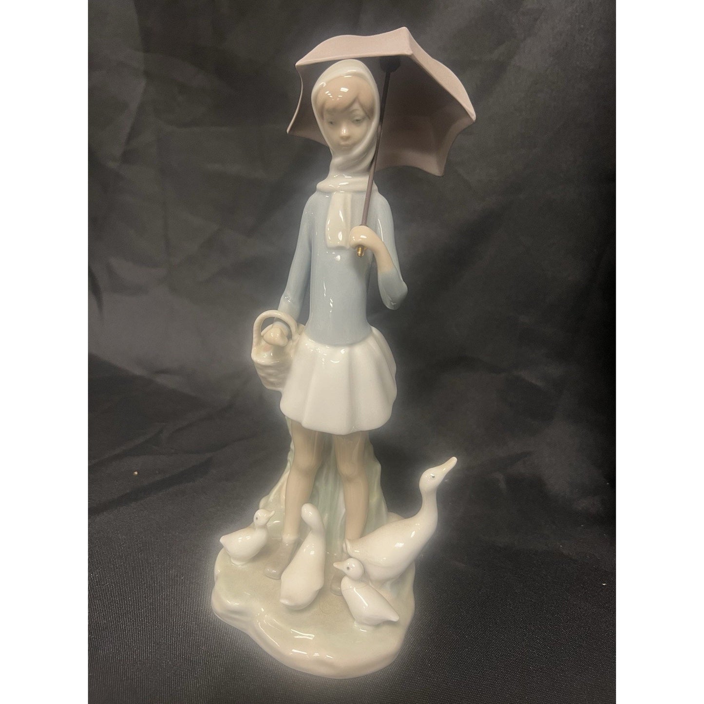 Lladro #4510 Girl with Umbrella/Parasol and 4 Geese Figurine~Retired