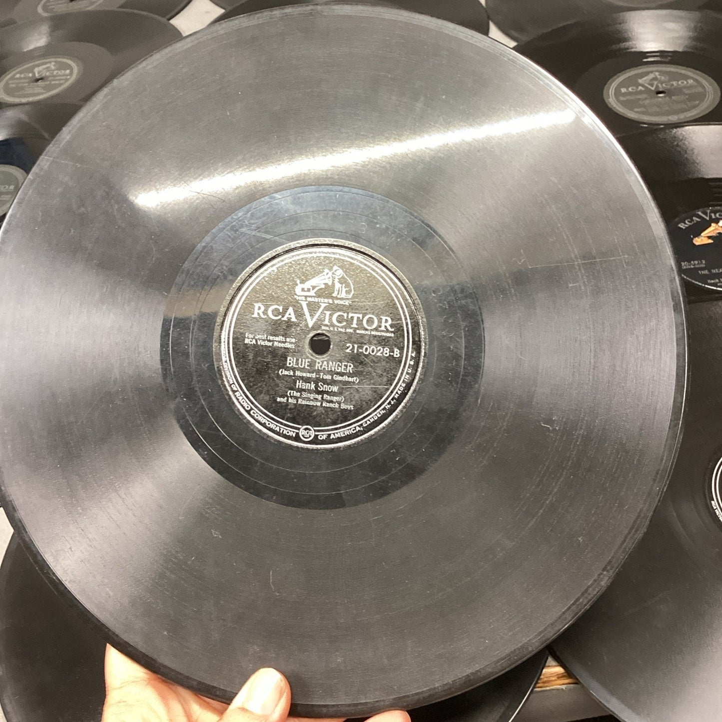 Lot Of Of 15 Hank Snow The Singing Ranger 10” Records In Record Holder