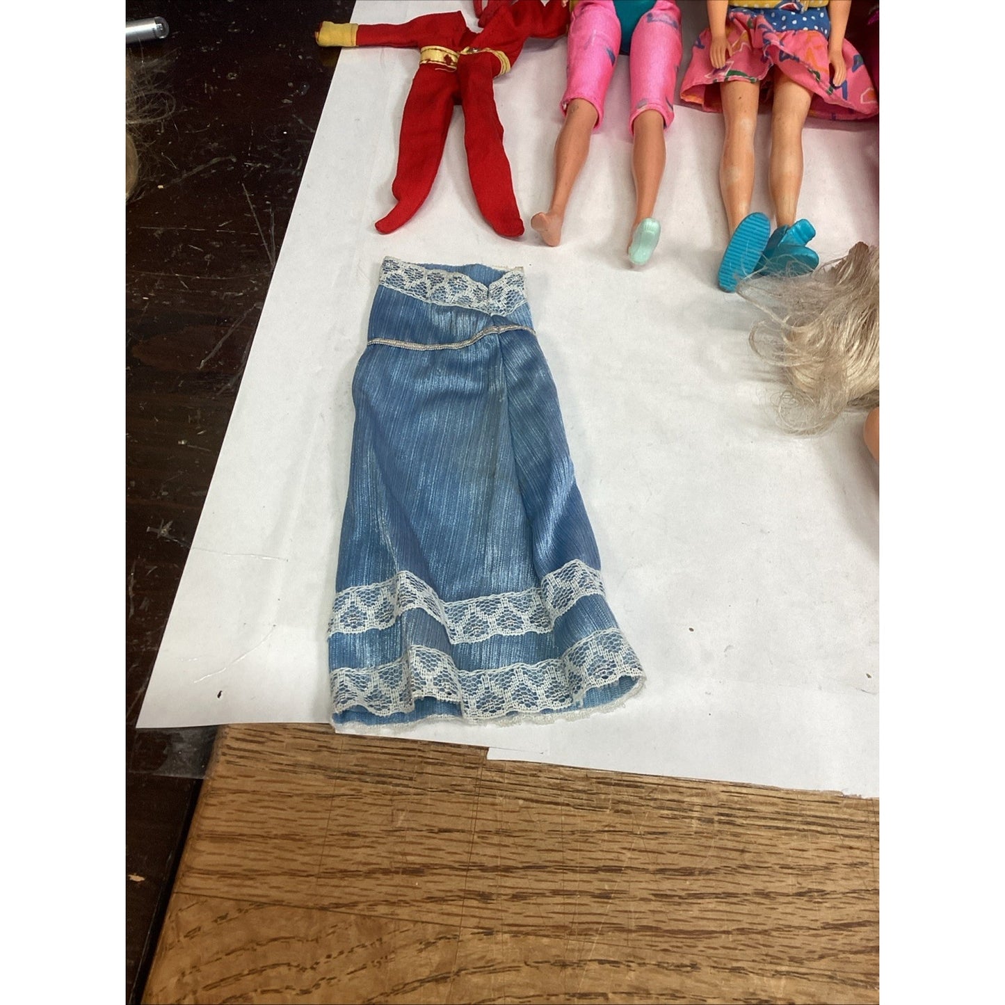 VTG 7 Barbie & Skipper Dolls W/ 39 Clothes & 11 Accessories + 1983 Pink Gear Box