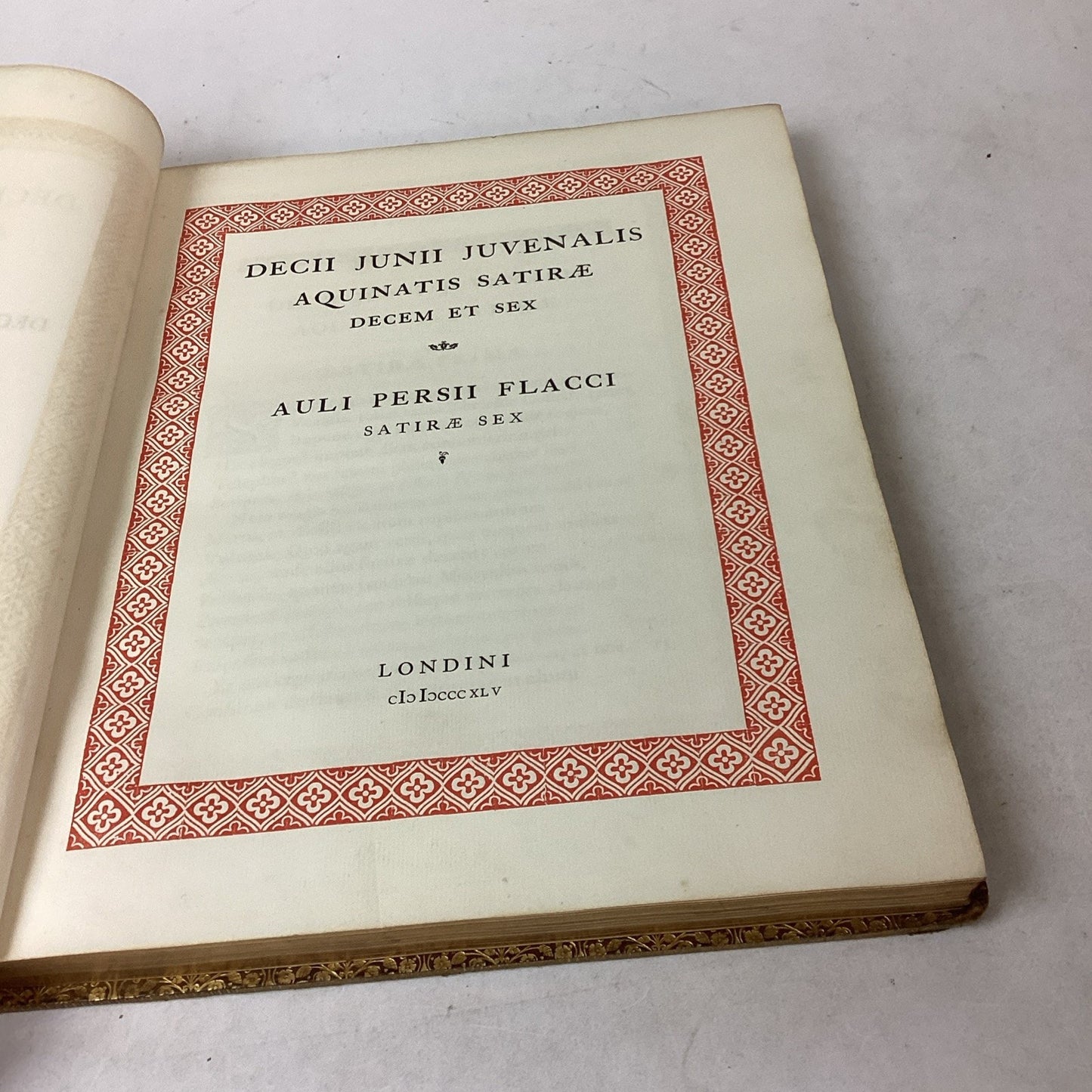 Antique Book - Juvenalis Et Persius Hardcover Book