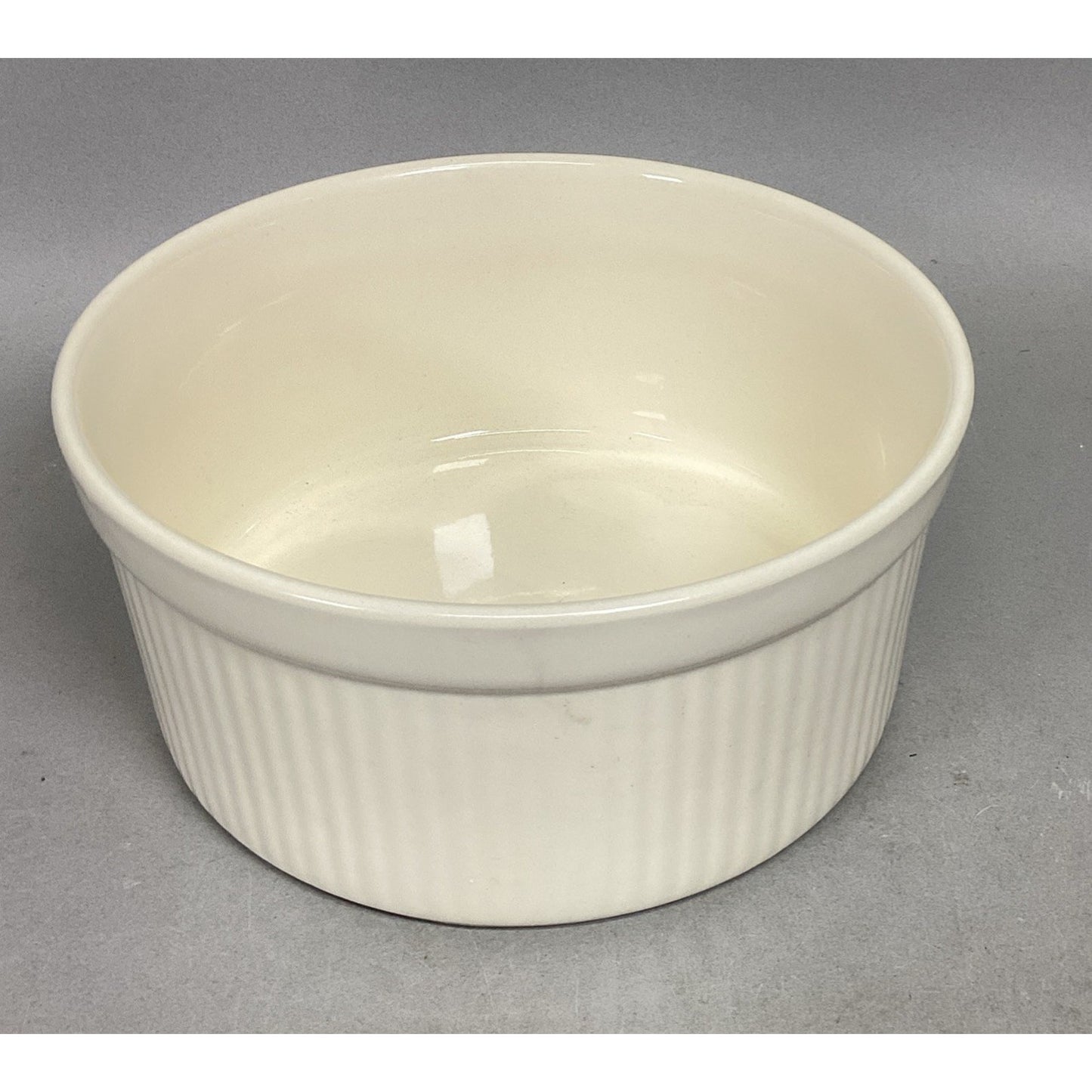 Vintage Pfaltzgraff Heritage Round Casserole Baker Off White Fluted Bowl - 8.5”D