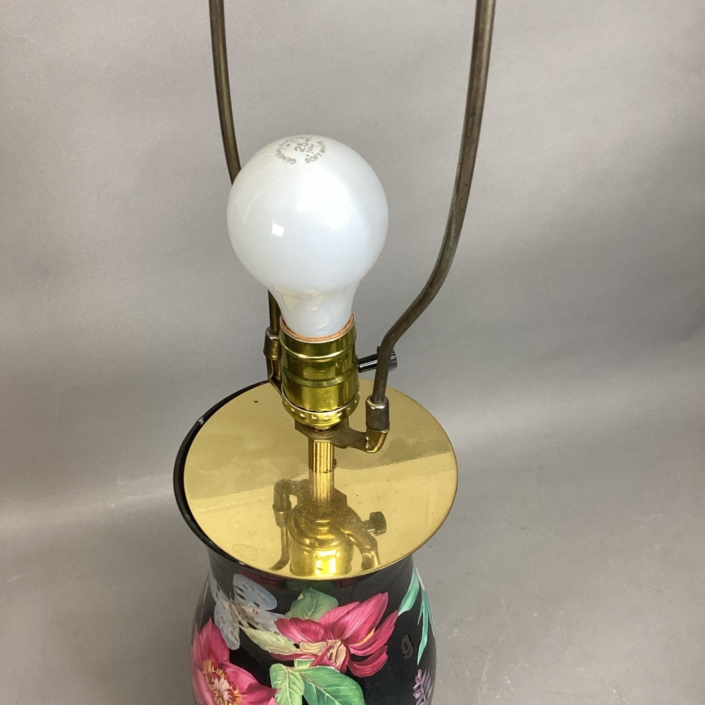 Vintage 29.5” Table Lamp With Flowers And Butterflies