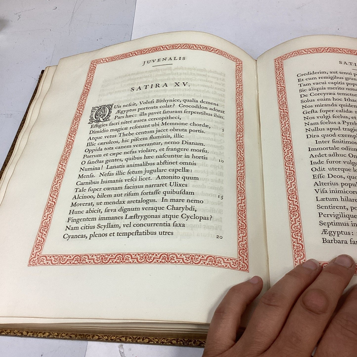 Antique Book - Juvenalis Et Persius Hardcover Book