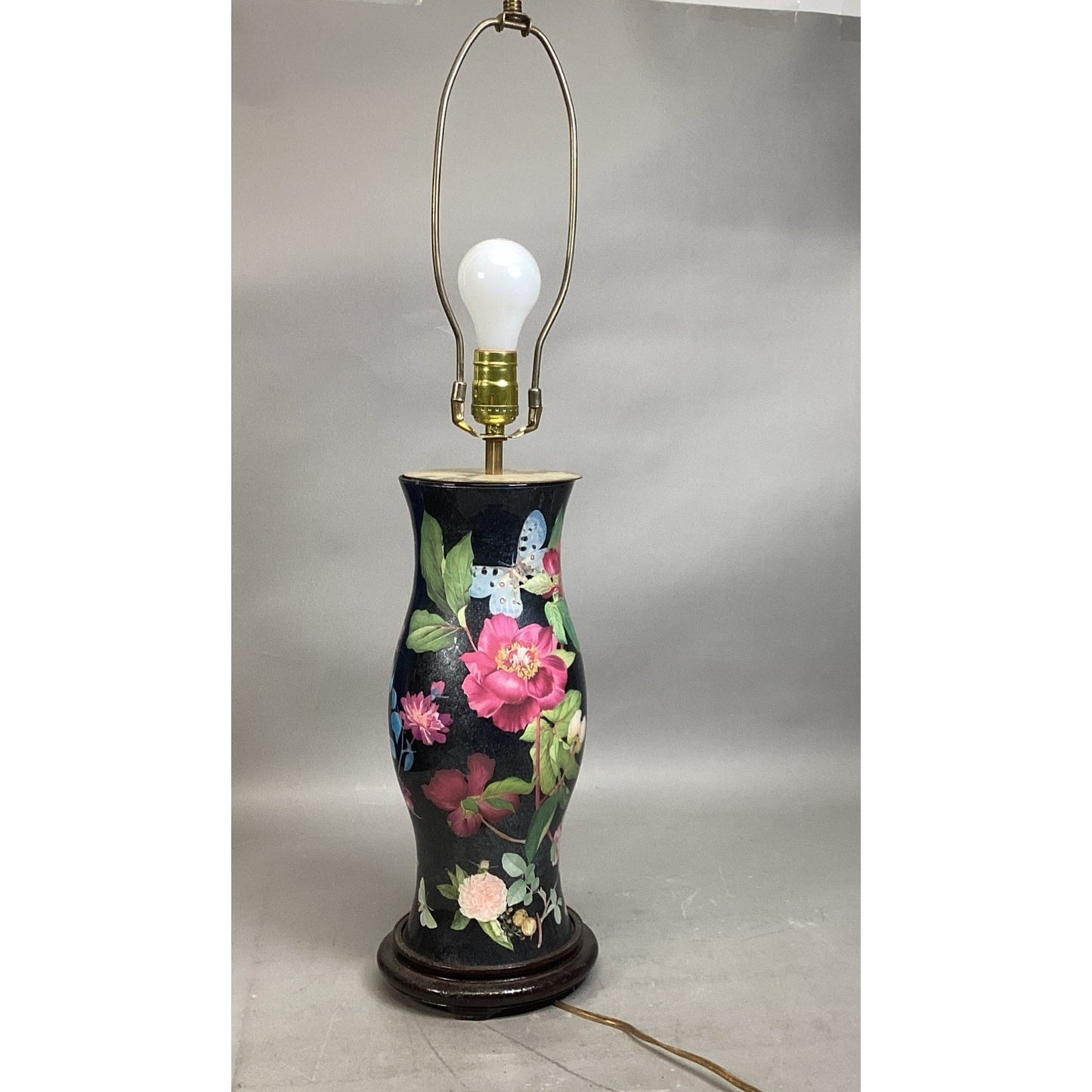 Vintage 29.5” Table Lamp With Flowers And Butterflies