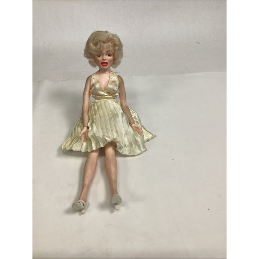 1982 Tristar Marilyn Monroe Doll W/ Moveable Hands & Legs - 11”L - Bendable