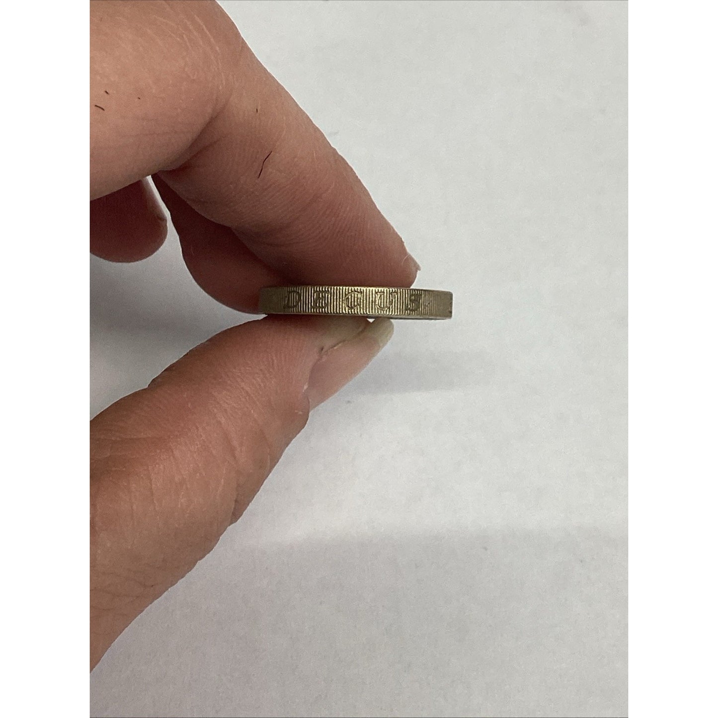 1983 1 Pound Coin Queen Elizabeth II Royal Arms DECUS ET TUTAMEN